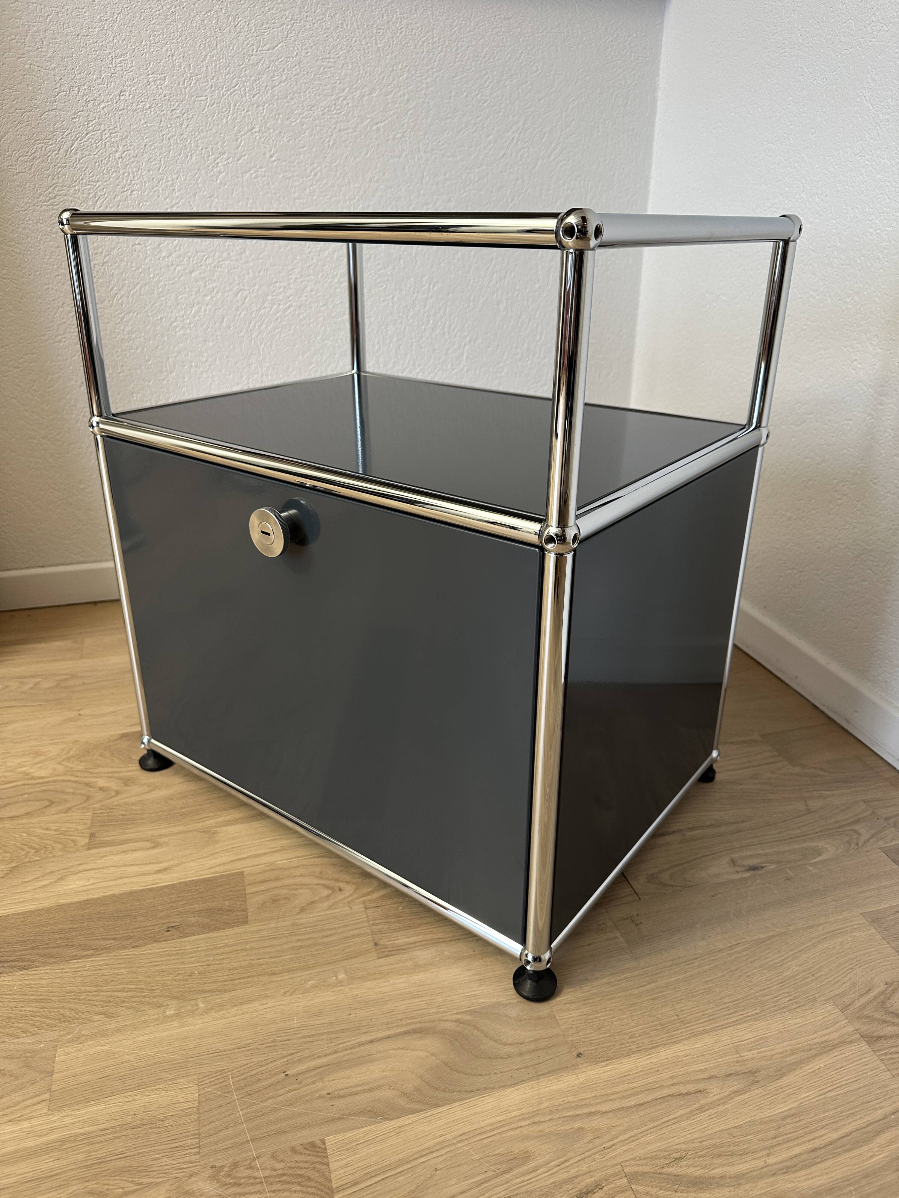 Meuble d’appoint USM Haller en Gris Anthracite