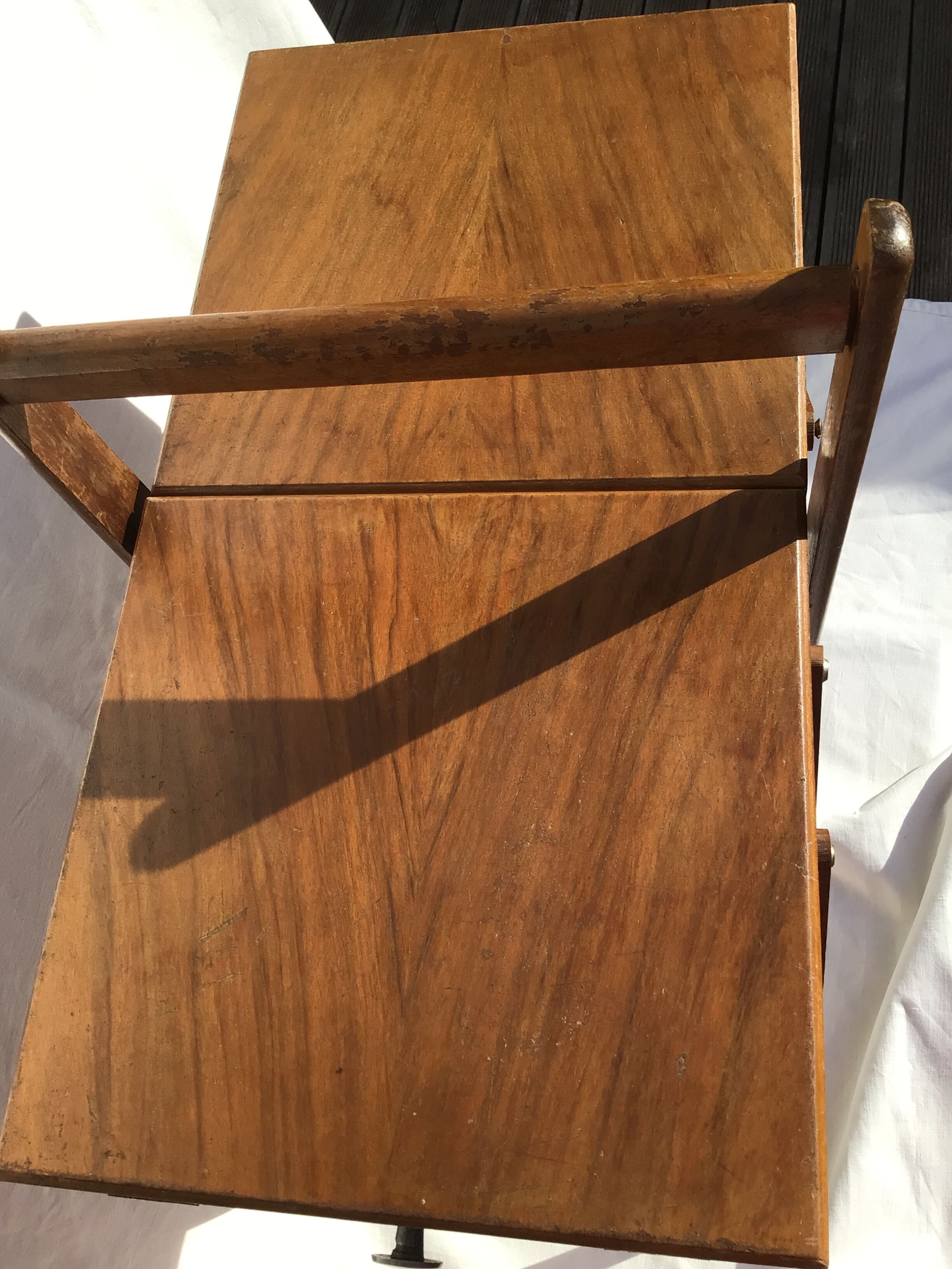 Deploying worker wood spindle feet