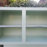 Buffet mado with table and stools