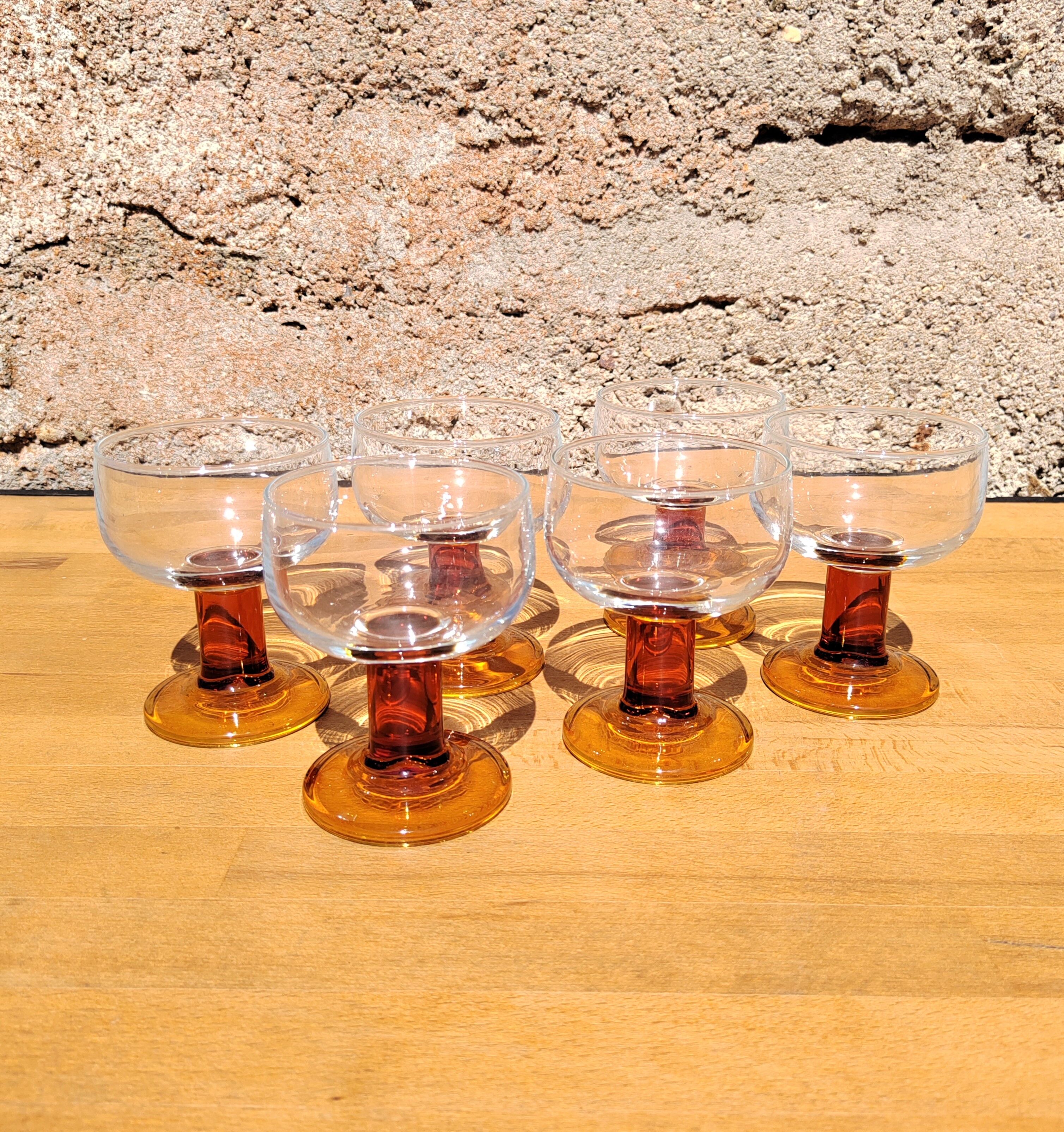 Suite of 6 cocktail glasses 70s