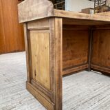 Trading counter central island pine