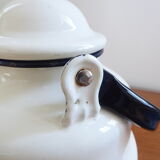Enamelled sheet metal kettle