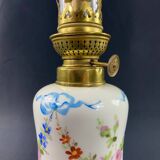 19th century oil lamp in Old Paris porcelain, Louis XVI style