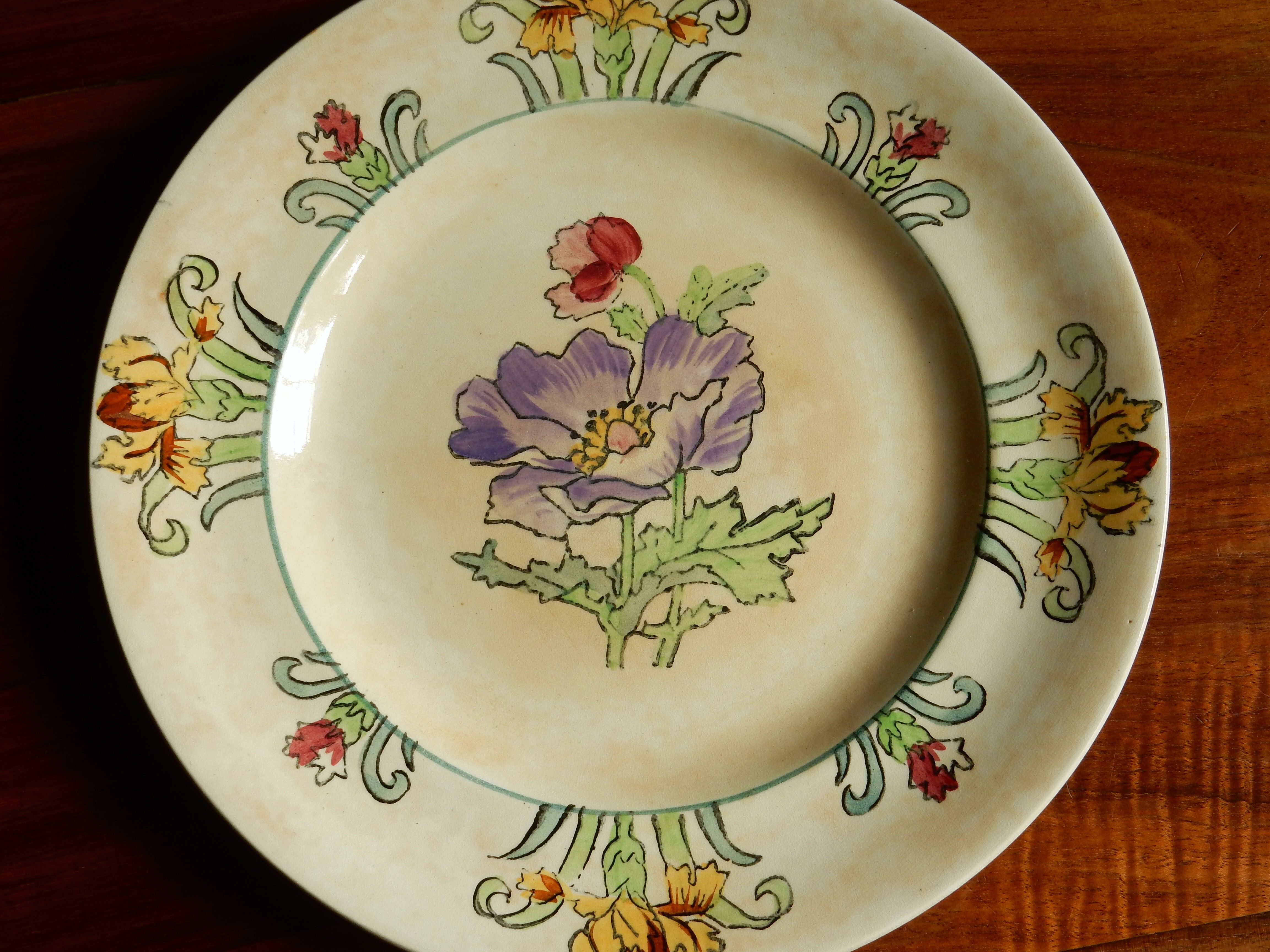 Longwy assiette de collection peinte à la main