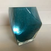 Vase Pentagone bleu et doré pâte de verre