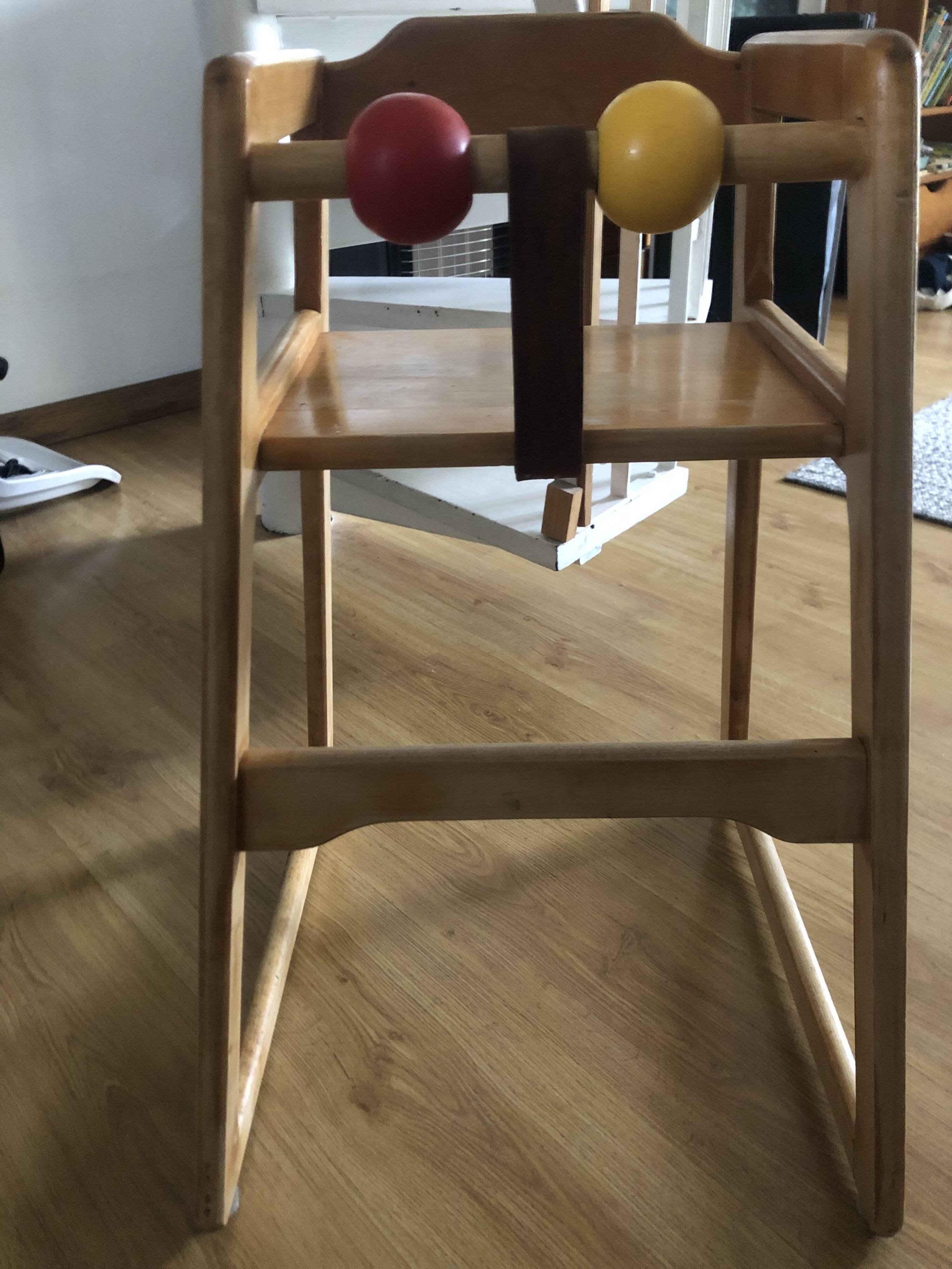 Gärsnäs high chair "robust" made of solid beech wood and leather.