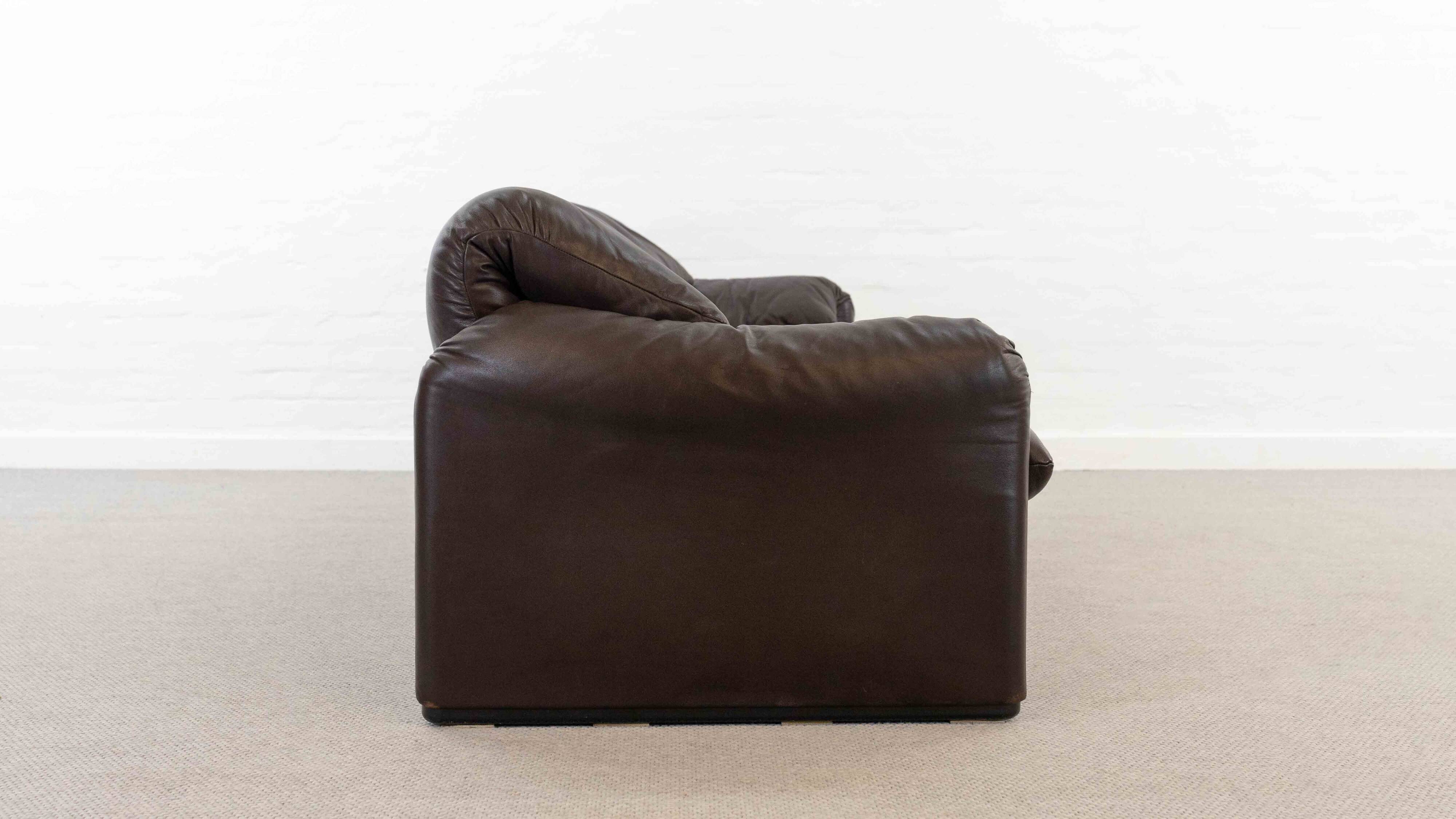 Cassina Maralunga 3seat-Sofa in darkbrown leather by Vico Magistretti
