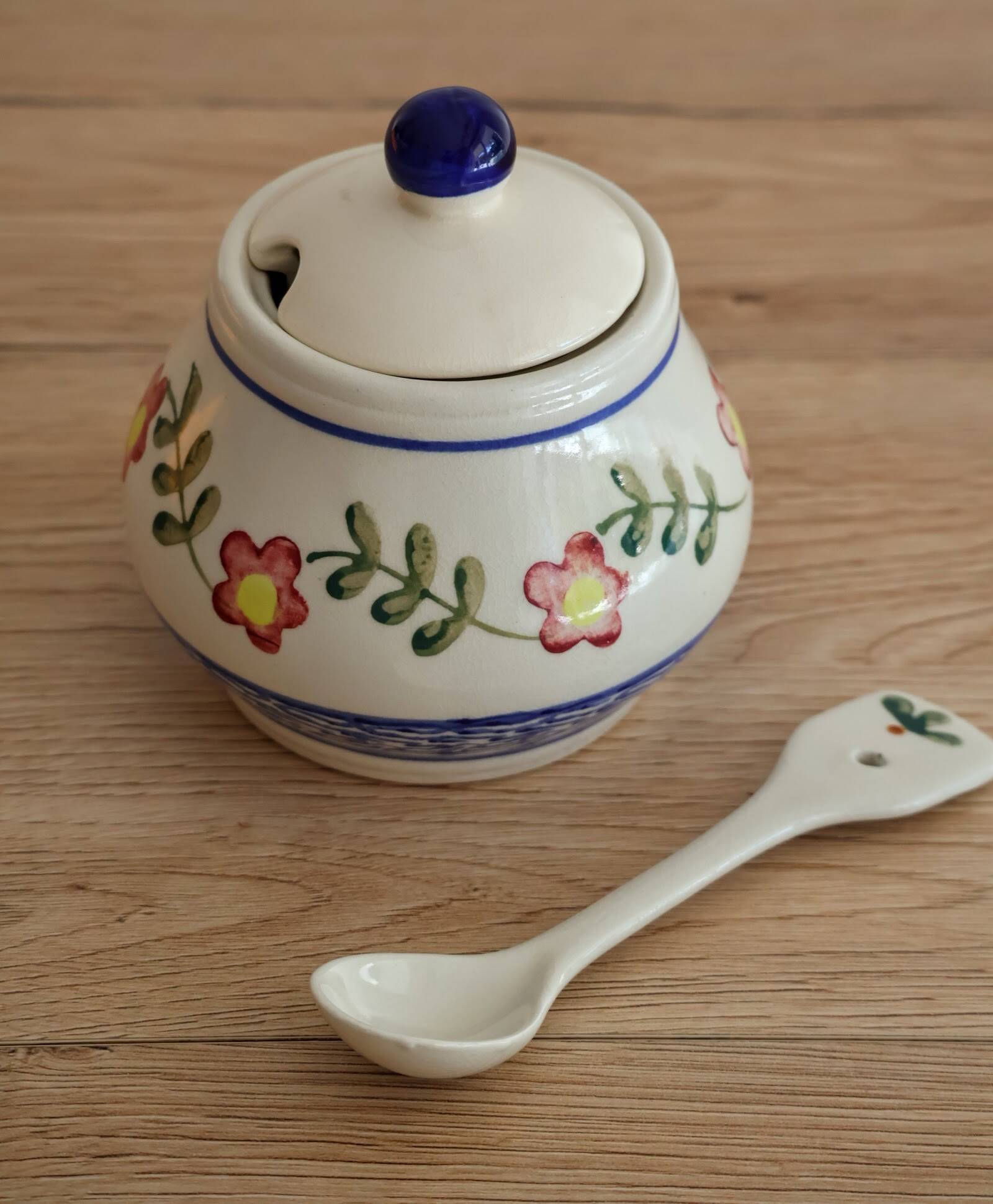 Ceramic jam pot with floral decoration
