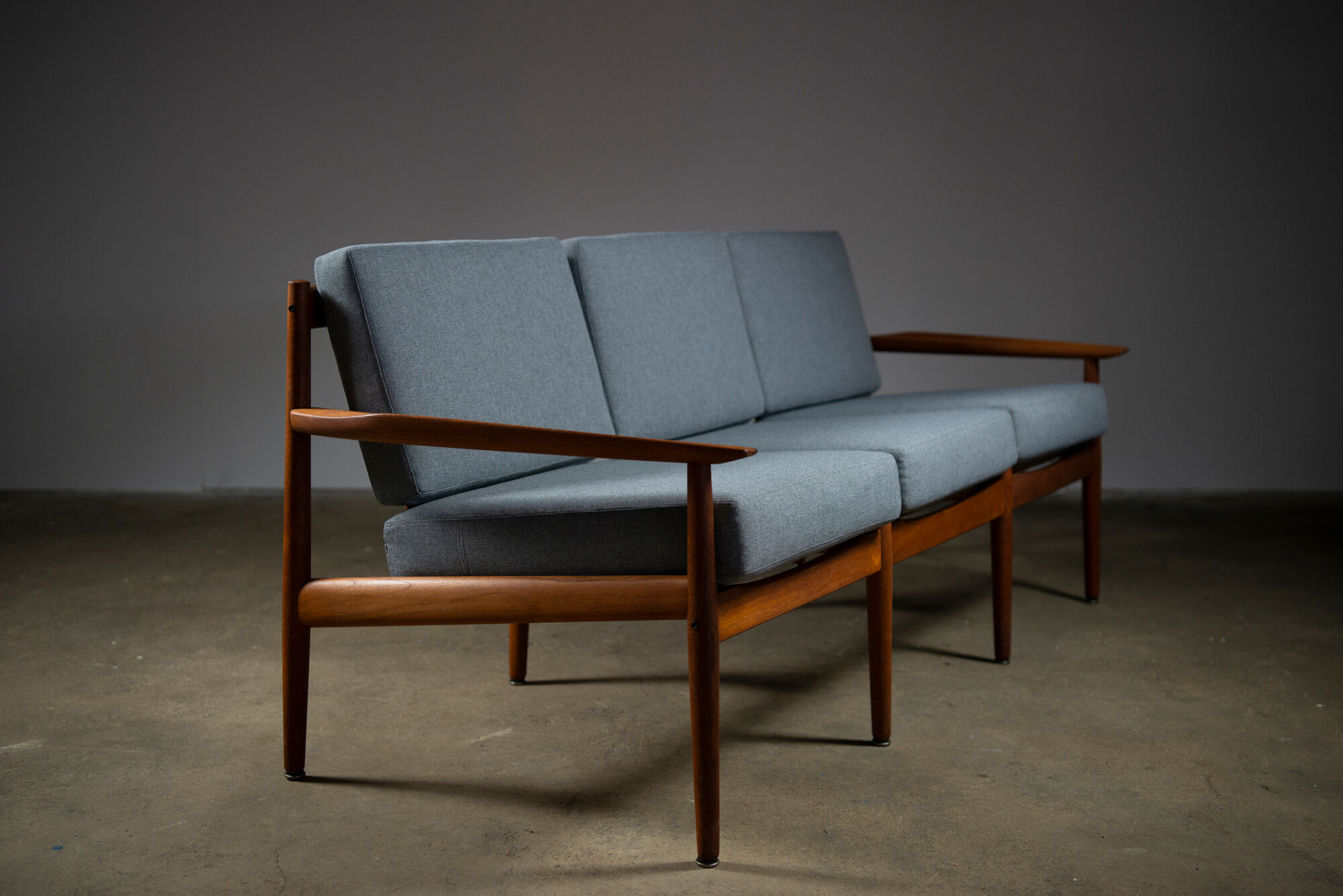 Scandinavian sofa Arne Vodder