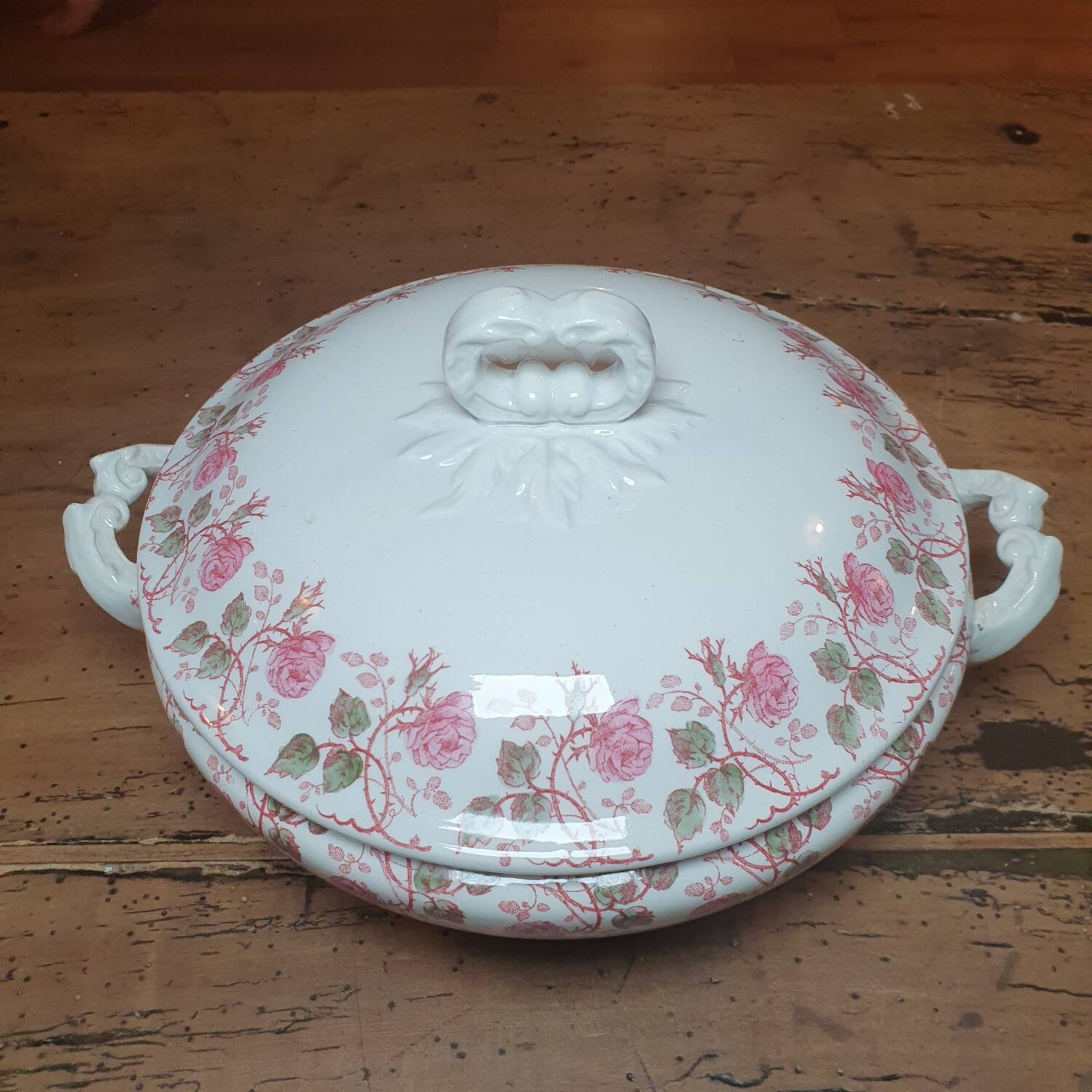 Gien Ironstone Soup Tureen - Flower Garland