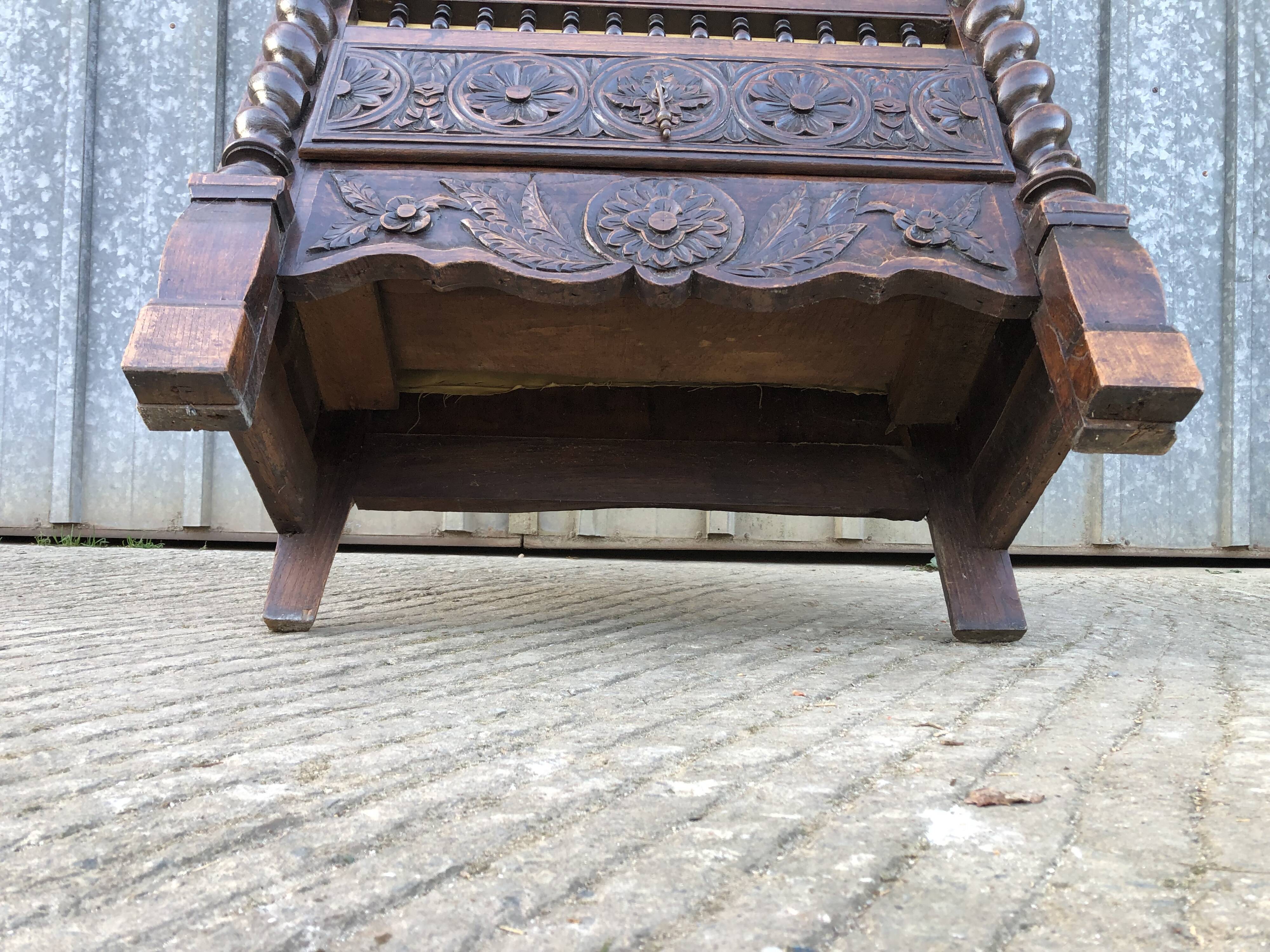 Breton bonnet cupboard in solid oak with 1 door and 1 drawer.