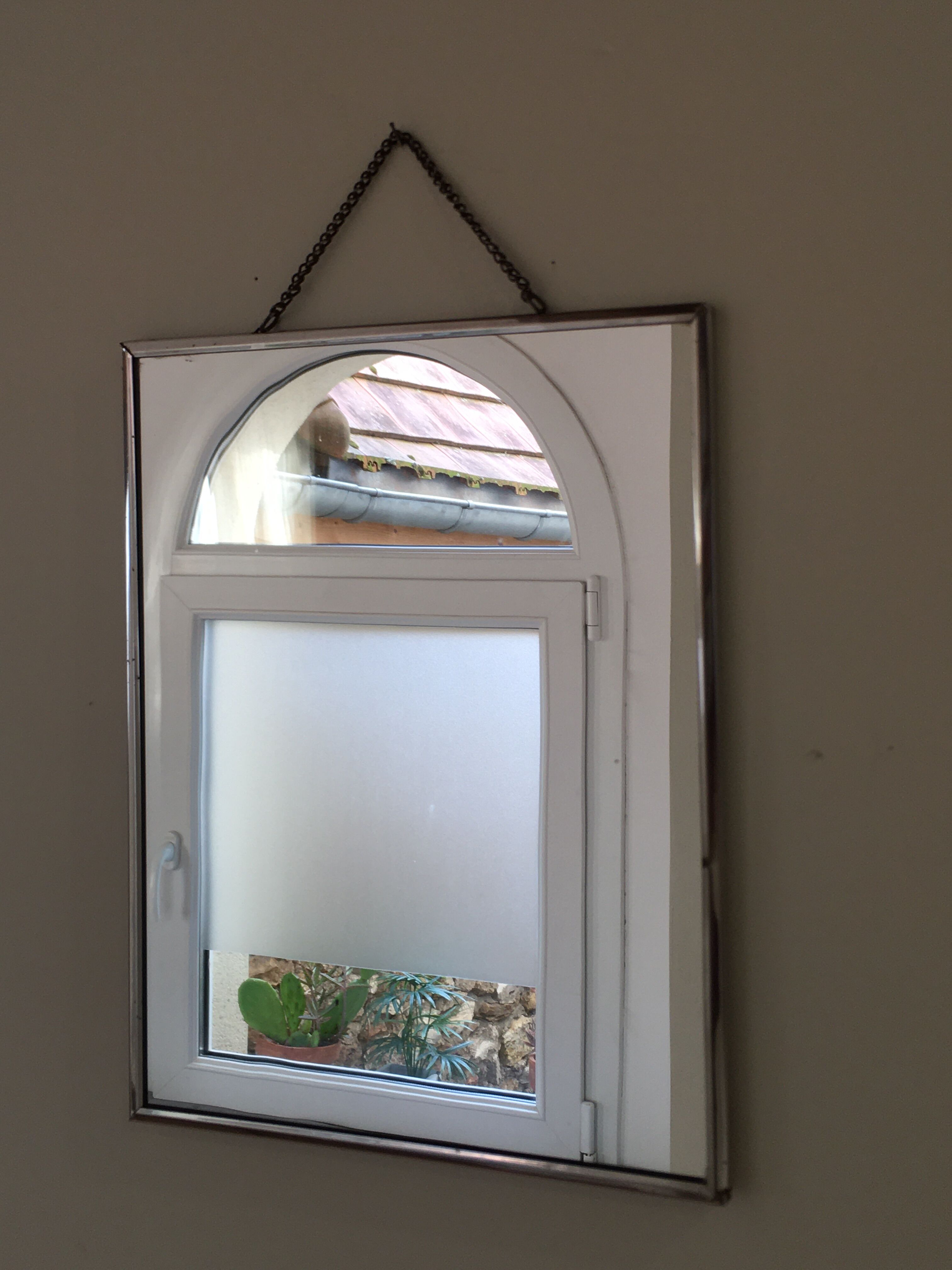 Barber mirror chain 21.50 x 27.50