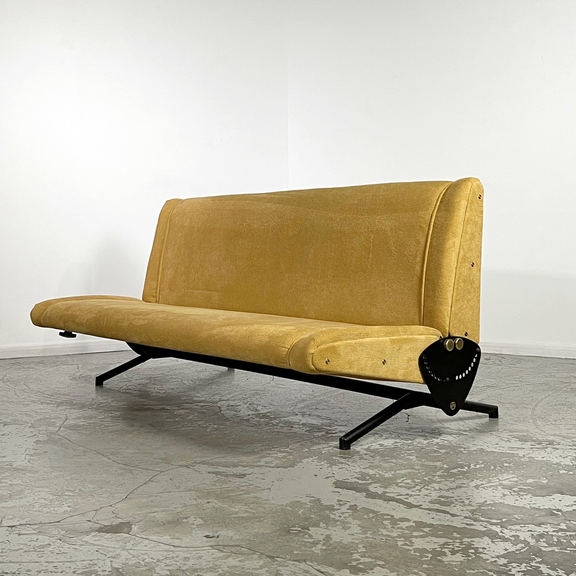 Sofa bed D70 by Osvaldo Borsani for Tecno Italy 1954