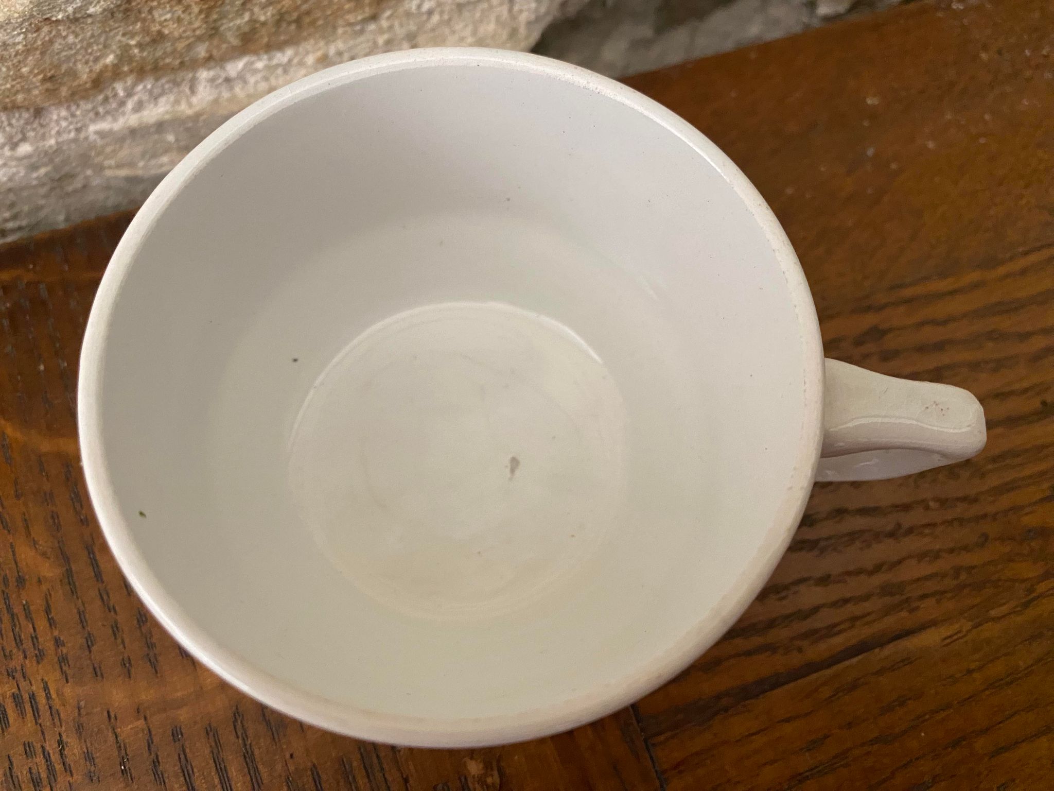 Coffee Cup Mars décor burgundy pink and burgundy triangle edged