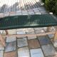 Banc en bois, tissage nylon vert et kaki