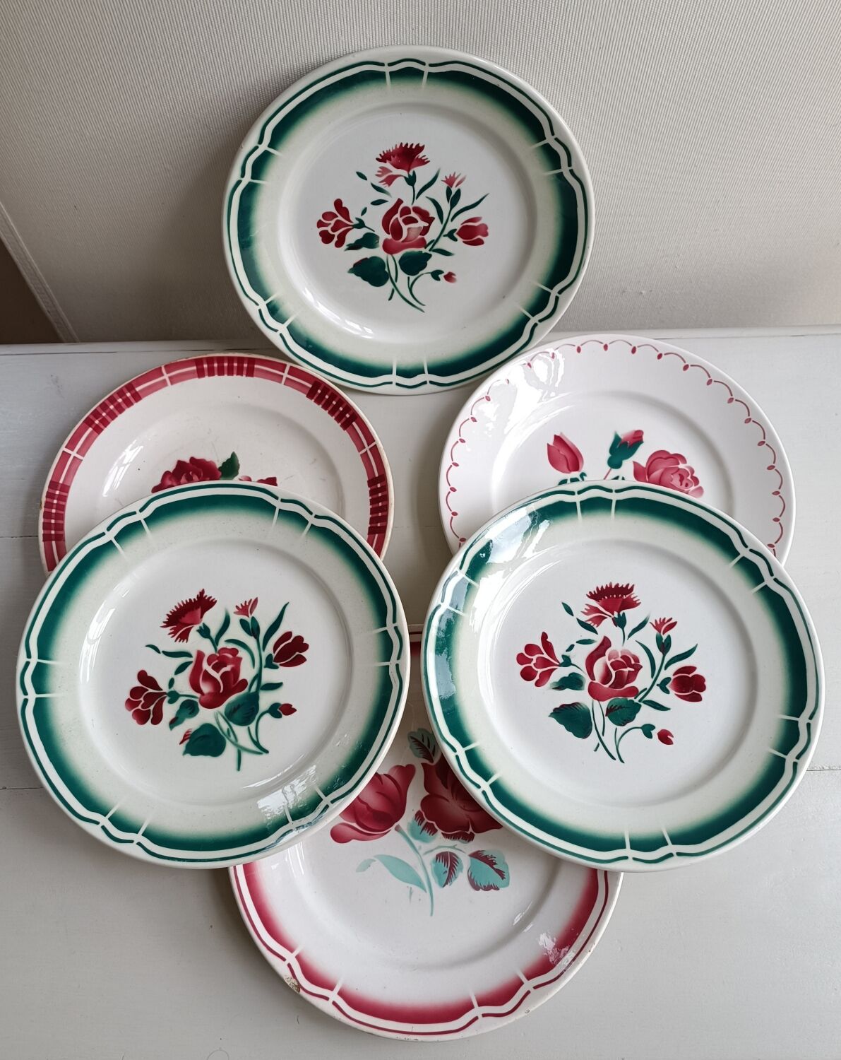 Six mismatched plates iron earth