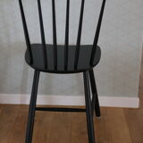 Black Scandinavian chair