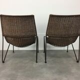 Paire de fauteuils en rotin et fil d'acier par Frederick Weinberg