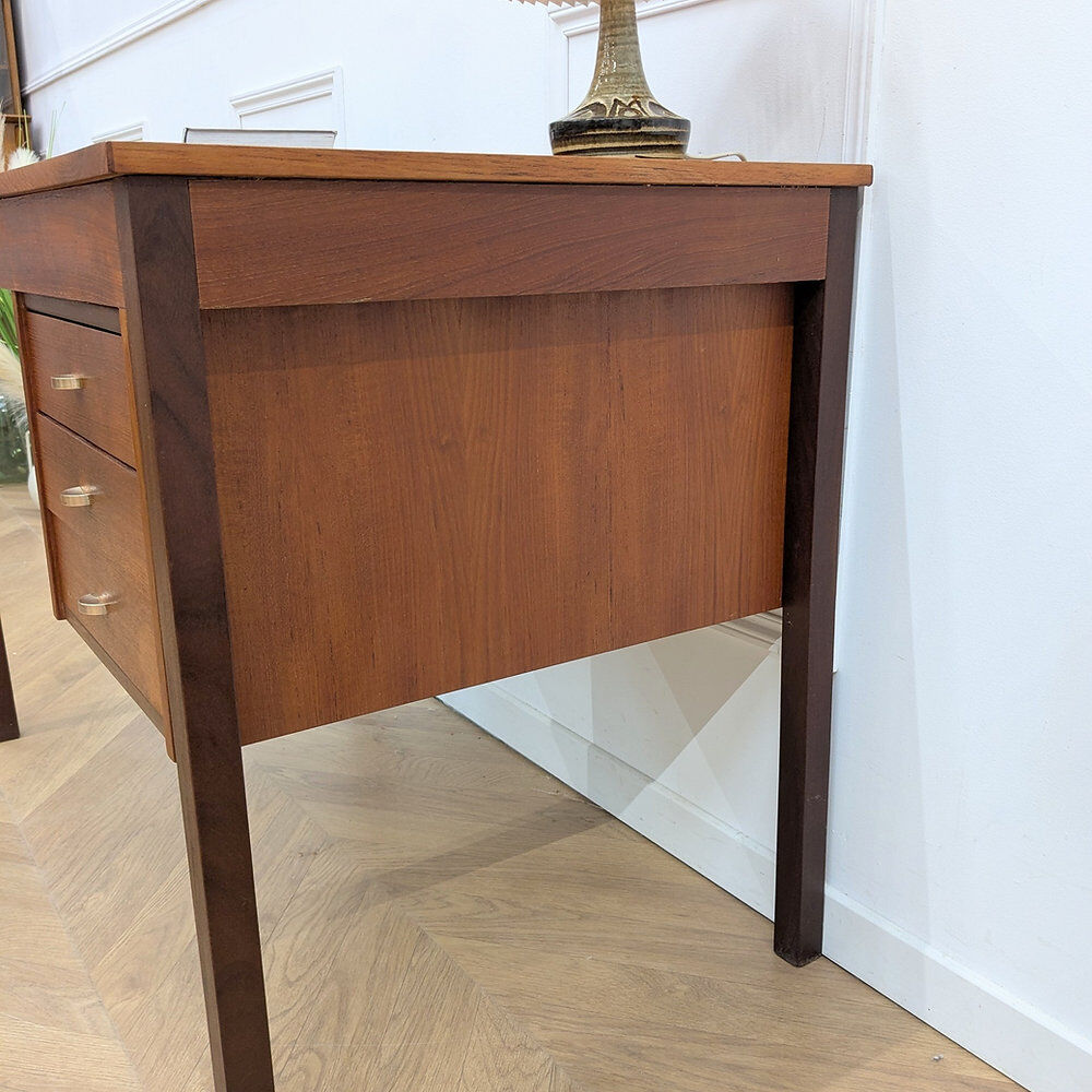 Bureau scandinave poignées dorées