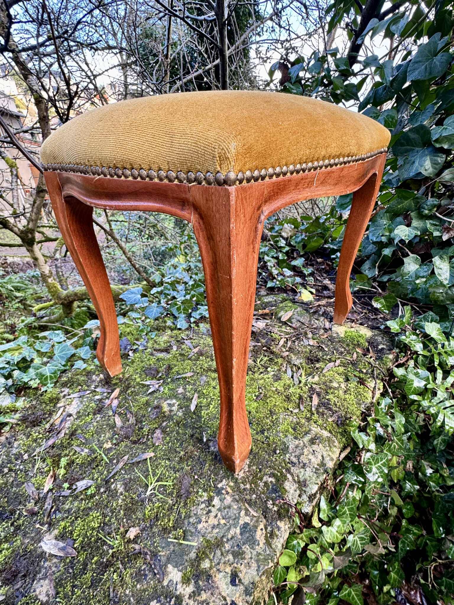 Large studded footrest in Louis XV style