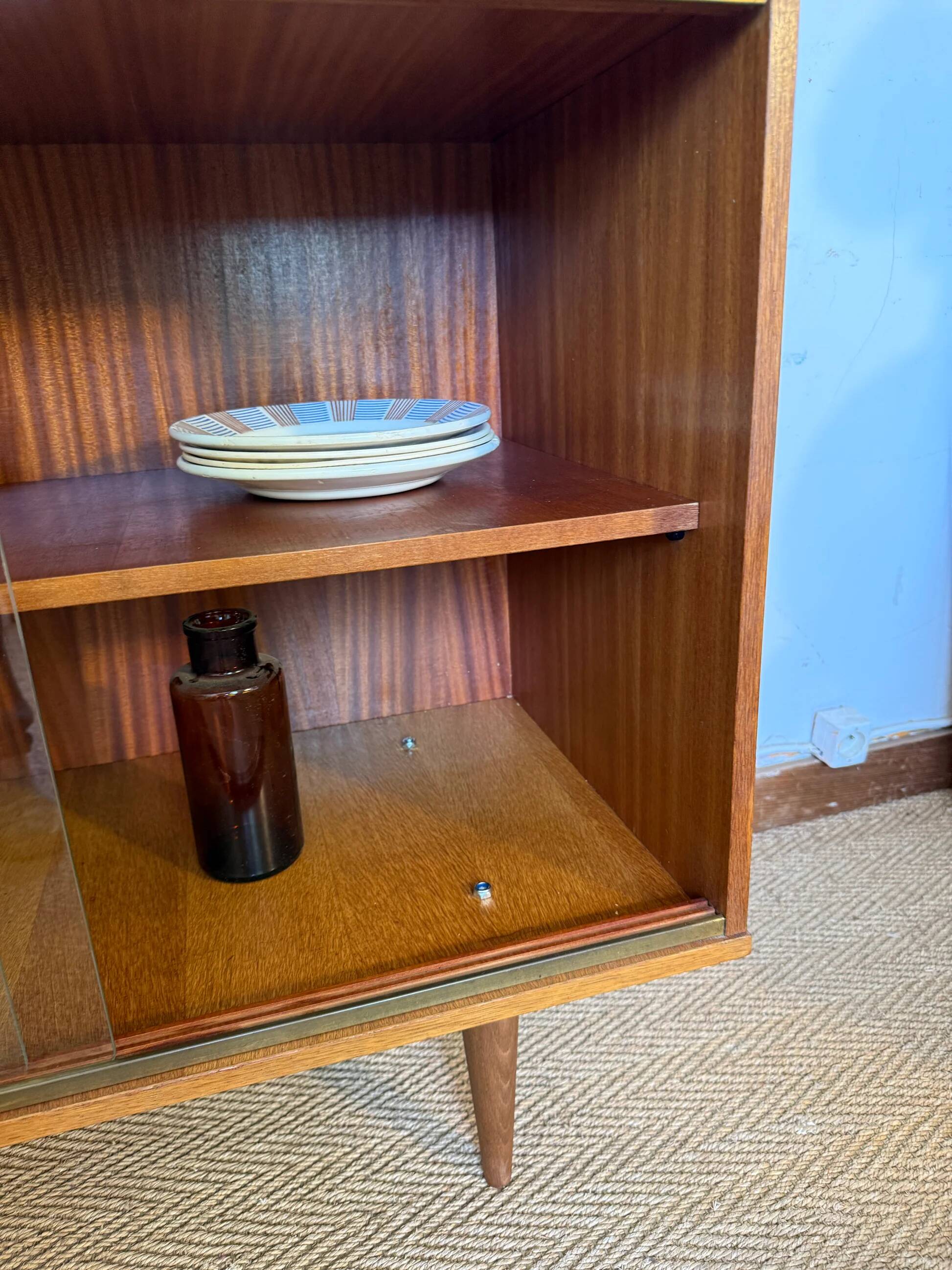 Enfilade vitrée vintage en placage de teck