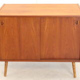 Danish vintage design cabinet with sliding doors 'Farum'