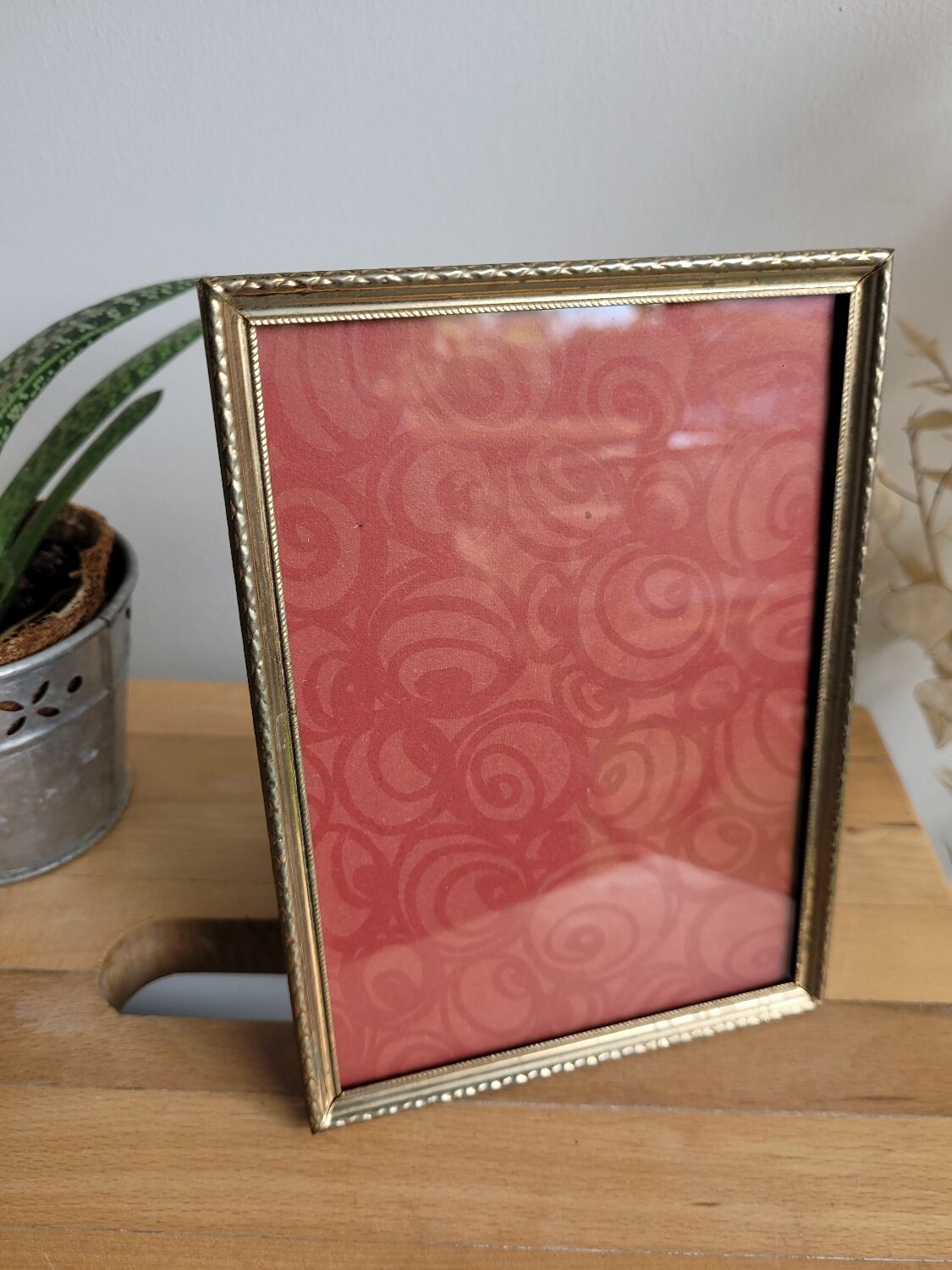 Gilded metal frame to install