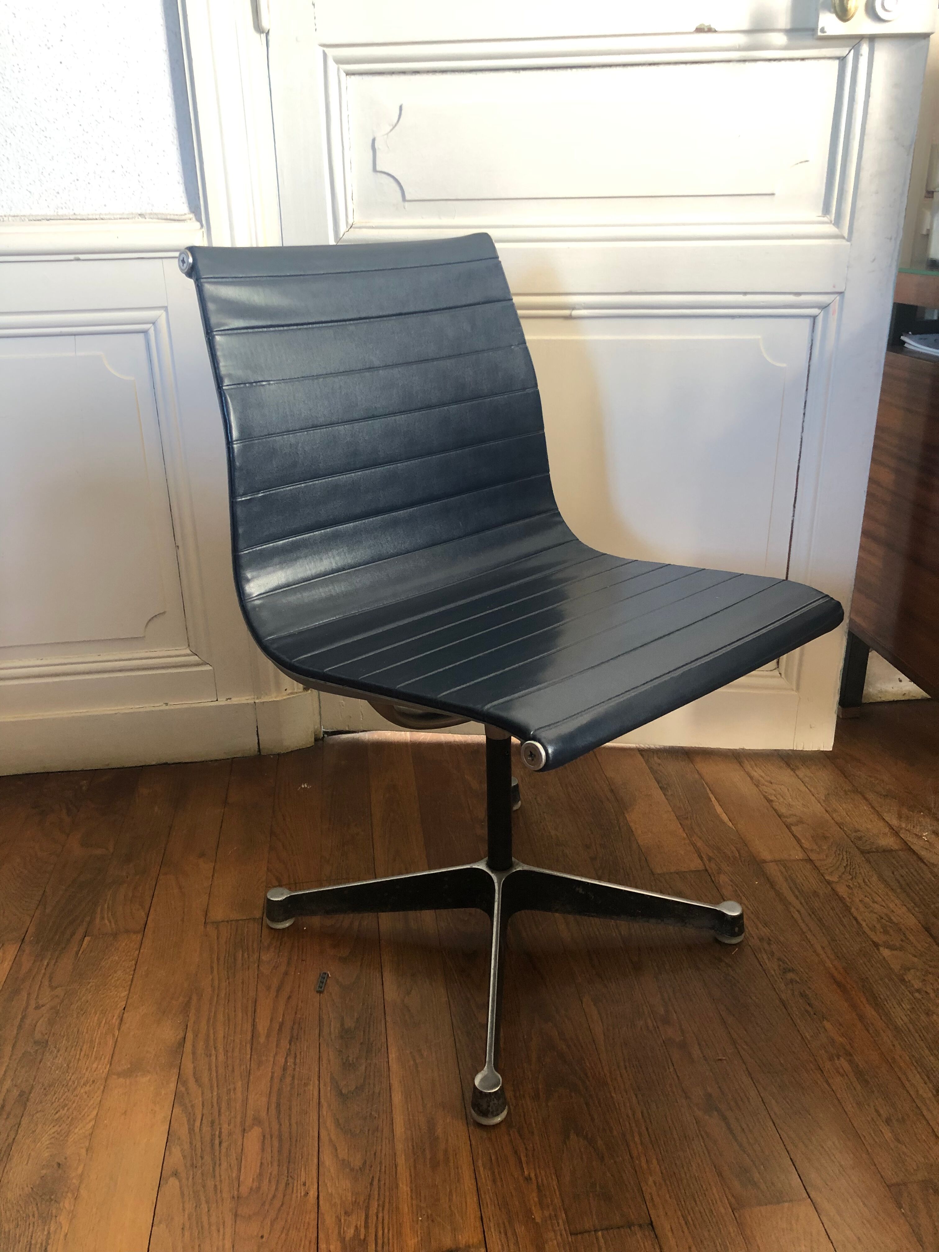 EA 105 chair by Charles & Ray for Herman Miller