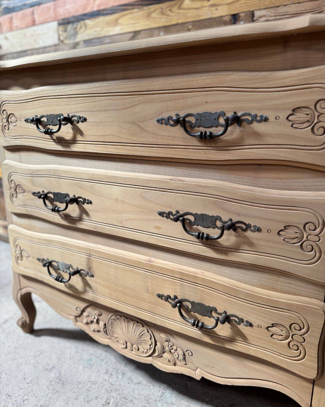 Commode in air-dried cherry wood
