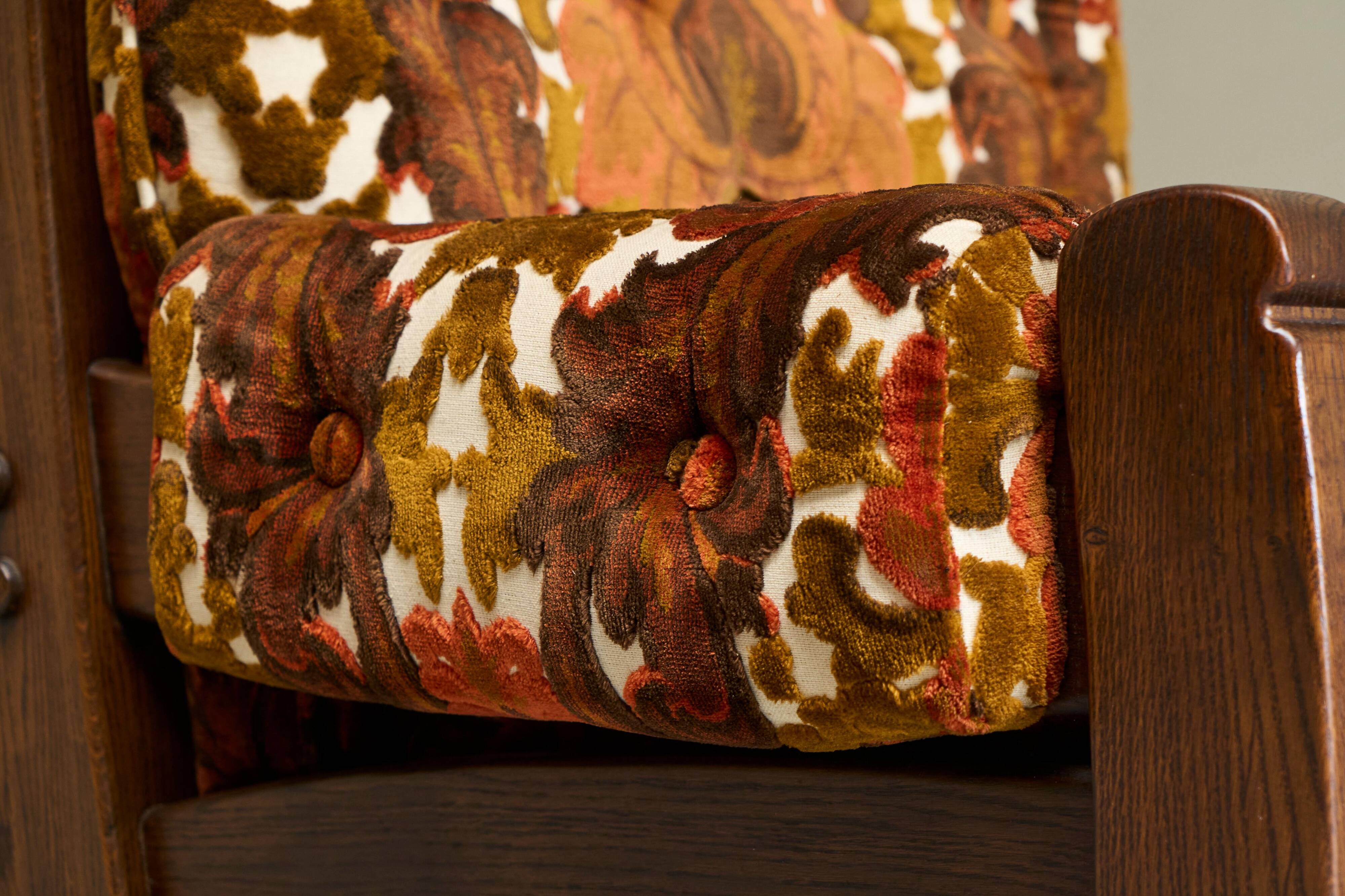 Brutalist lounge chair in solid oak and velvet from the 1960s.