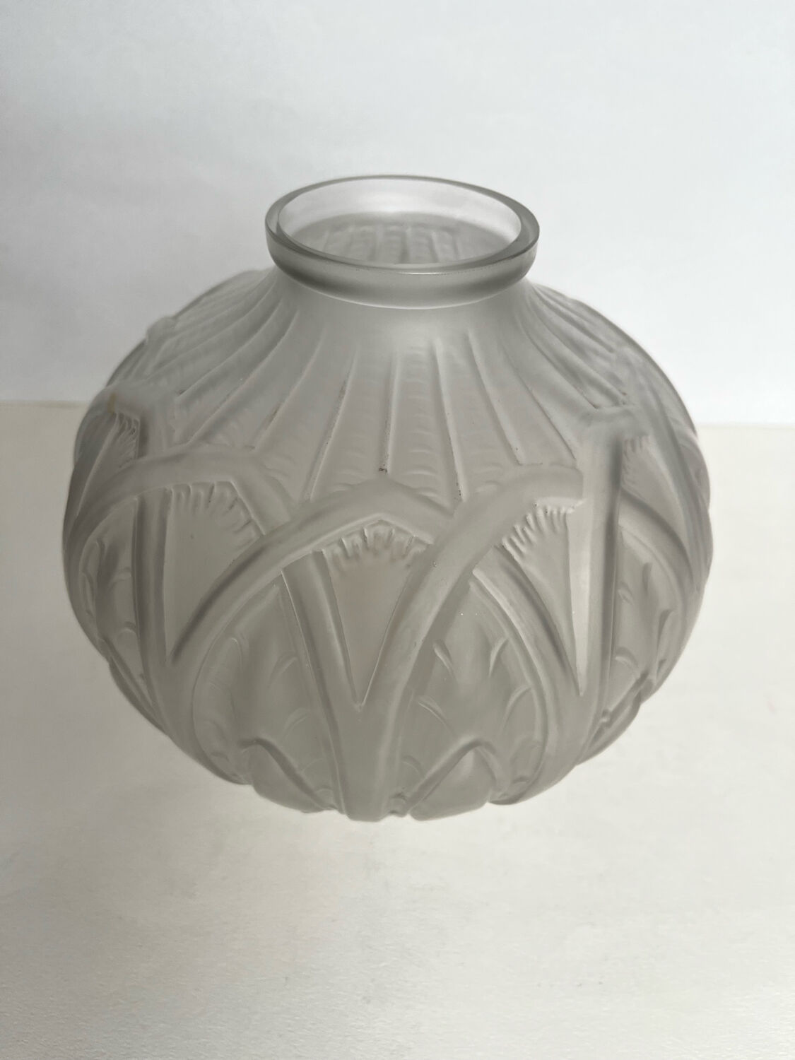 Vase boule Art déco en verre