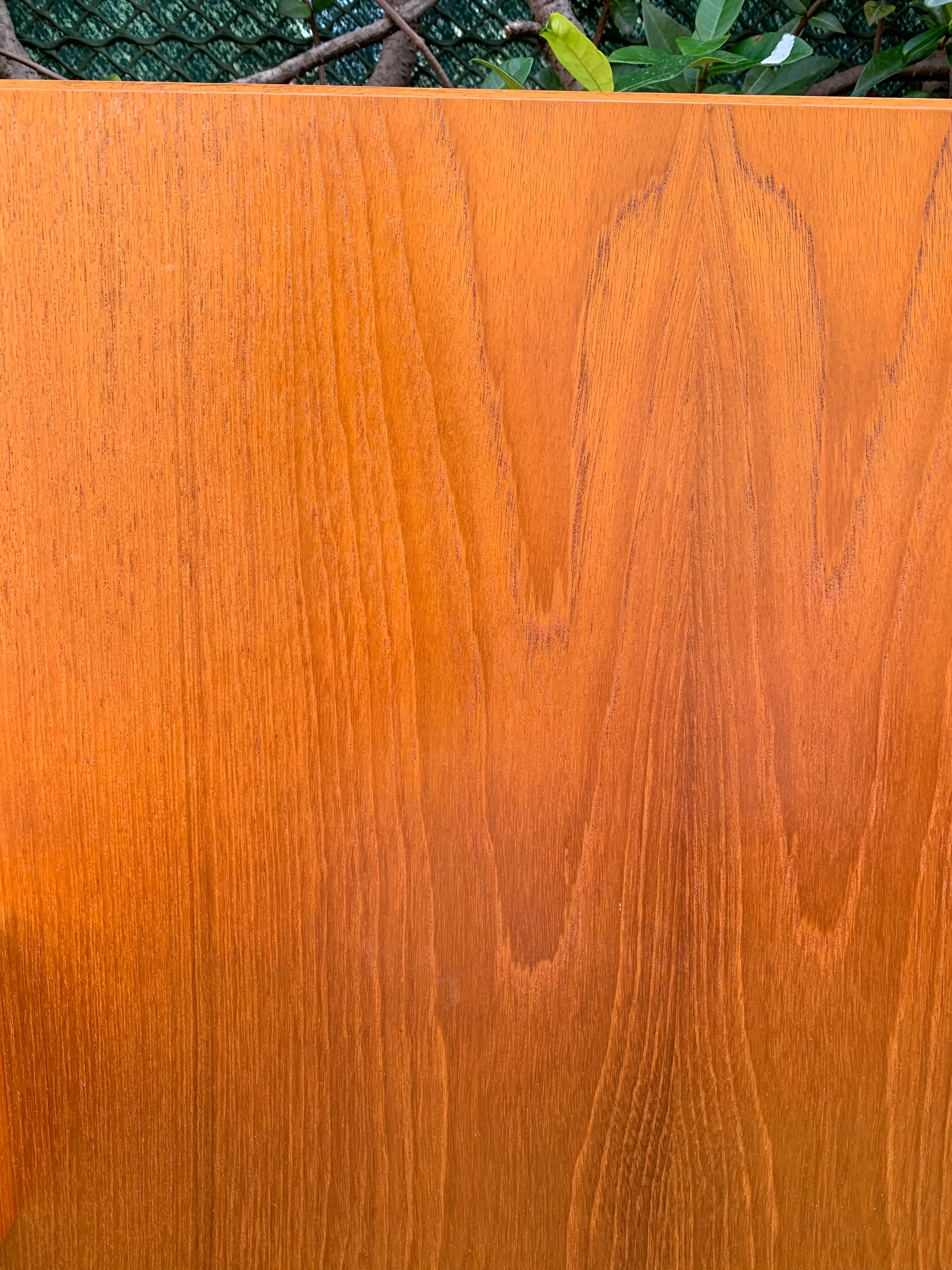 Headof with built-in wall lamp