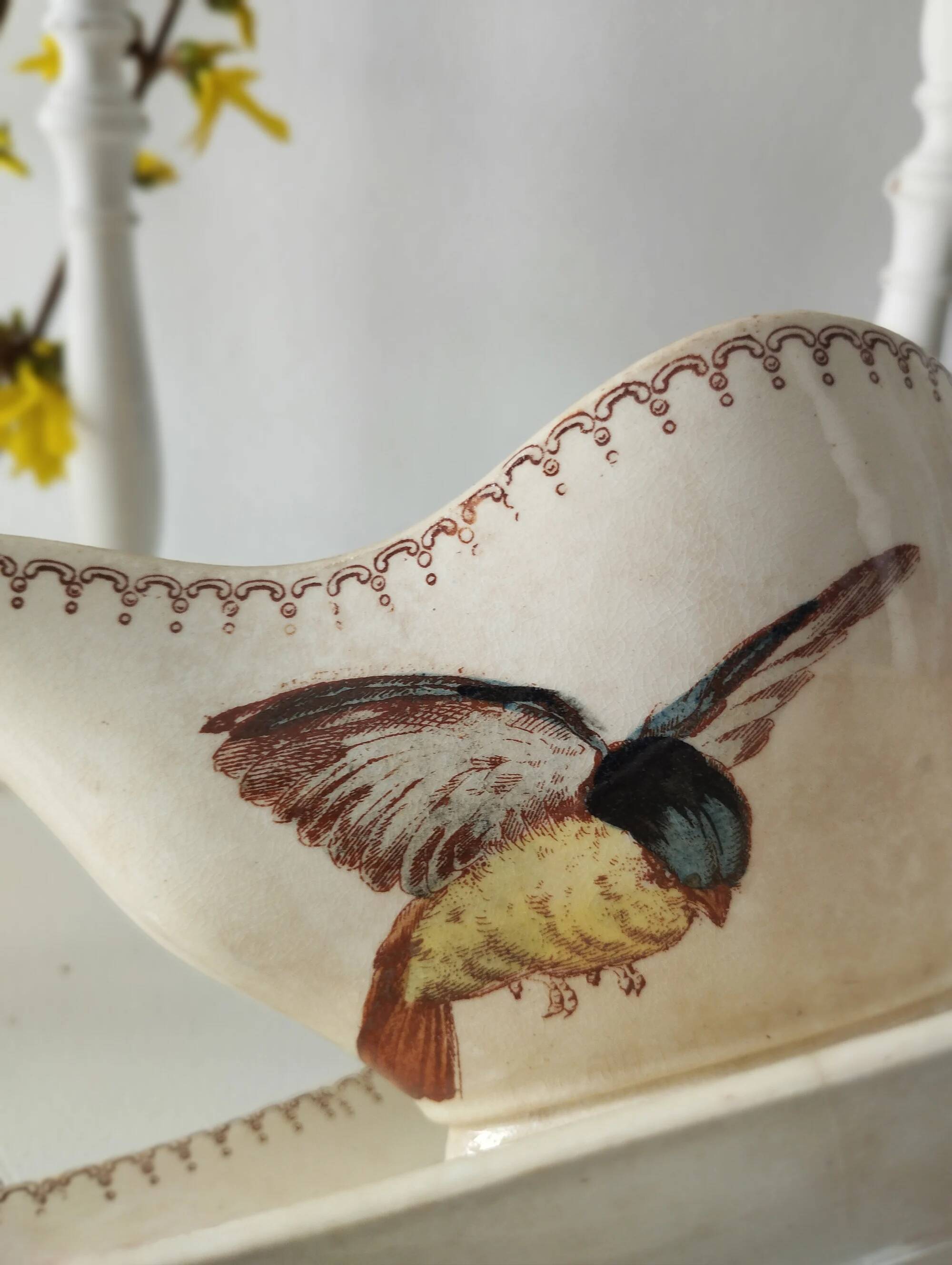 Longwy "Mésange" - Sauce boat on a polychrome ironstone base