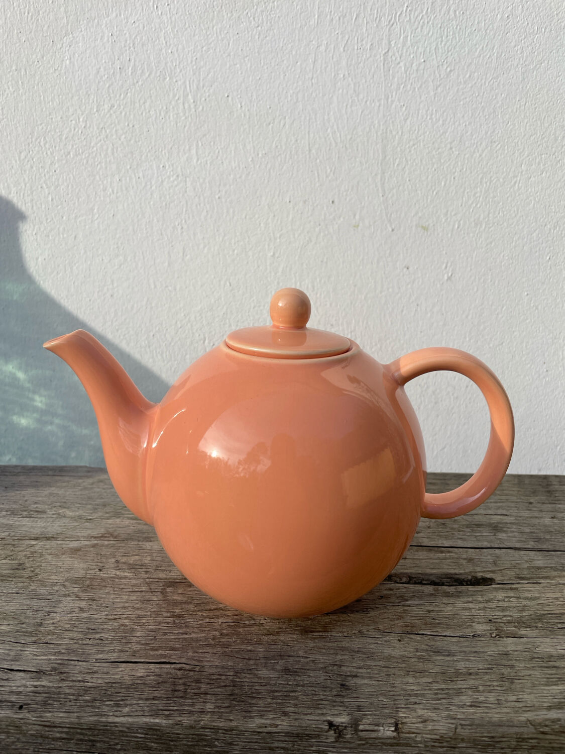Salmon-colored ceramic teapot, Maison Pagnossin, Italy