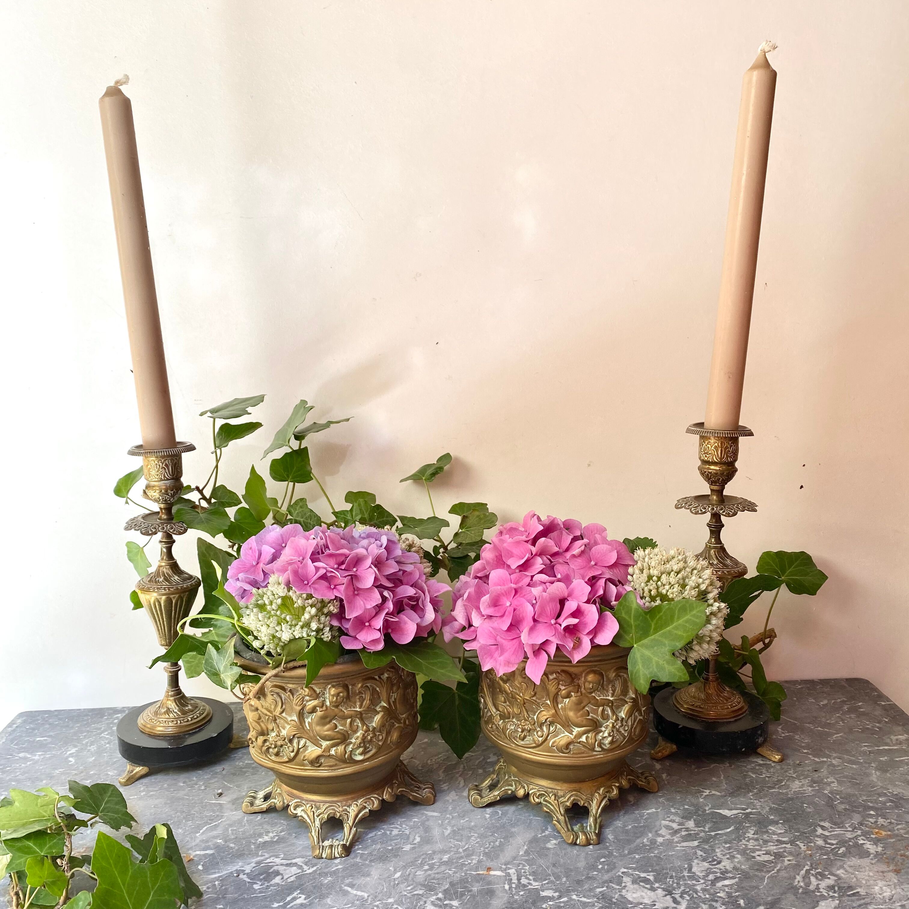 Pair of caches pots in brass repelled nineteenth century