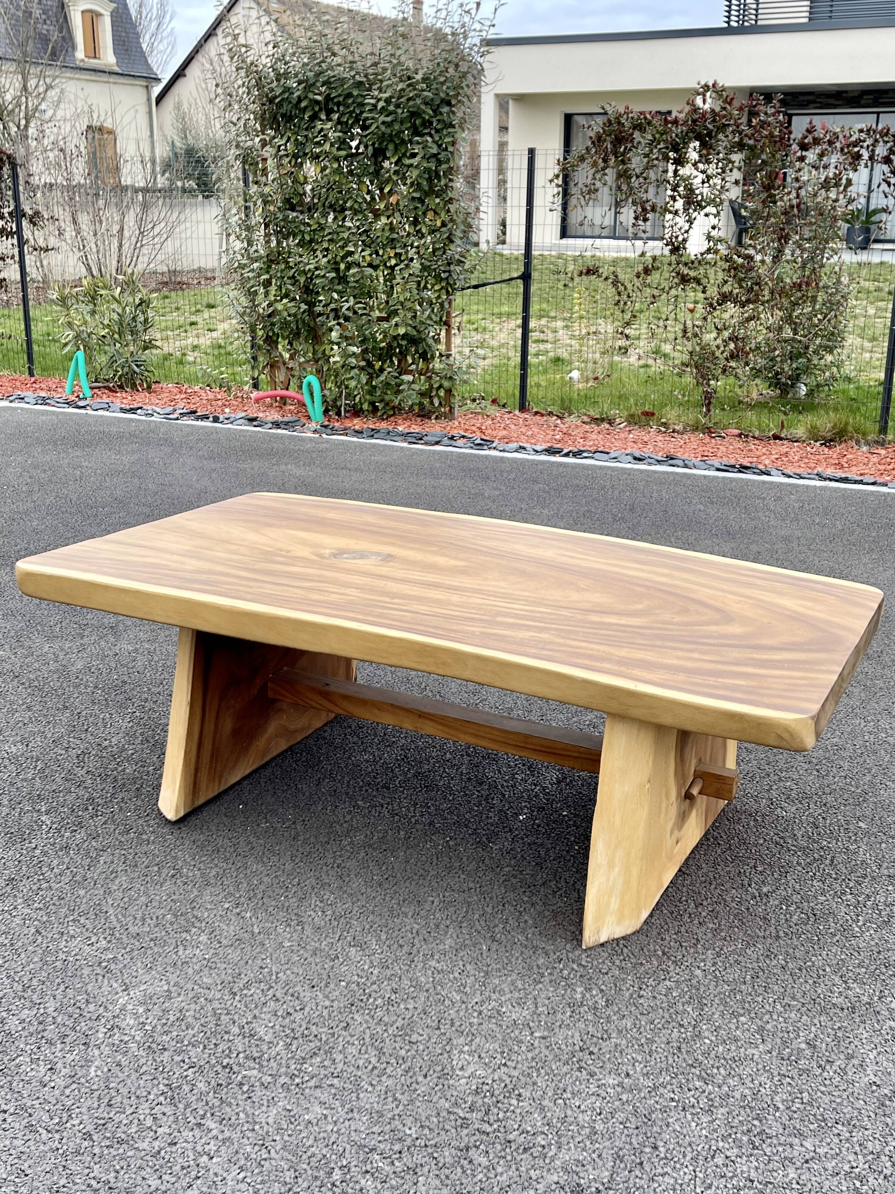 Coffee table in solid Suar