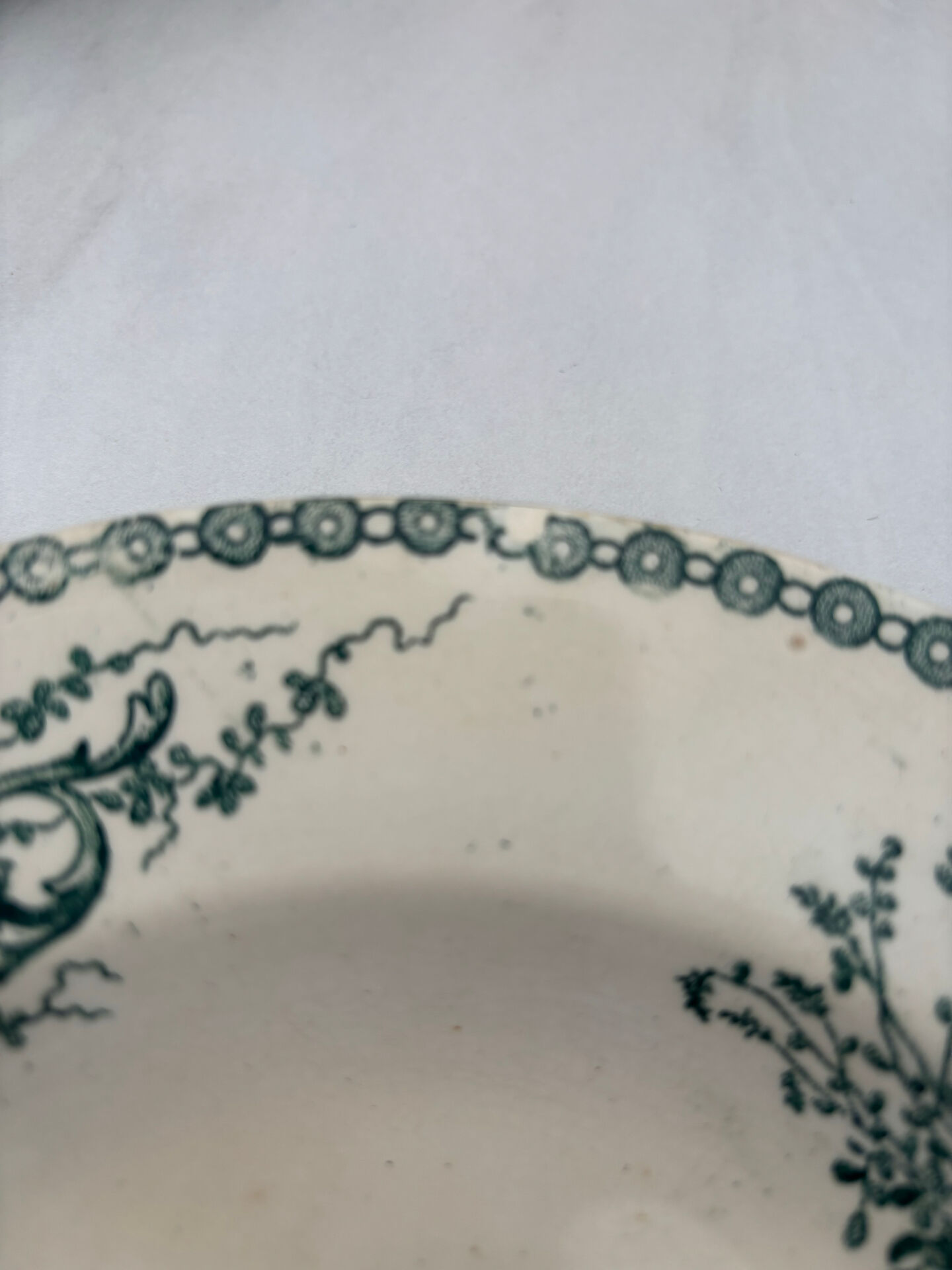 Assiette creuse terre de fer St Amand modèle trianon verte - faïence a