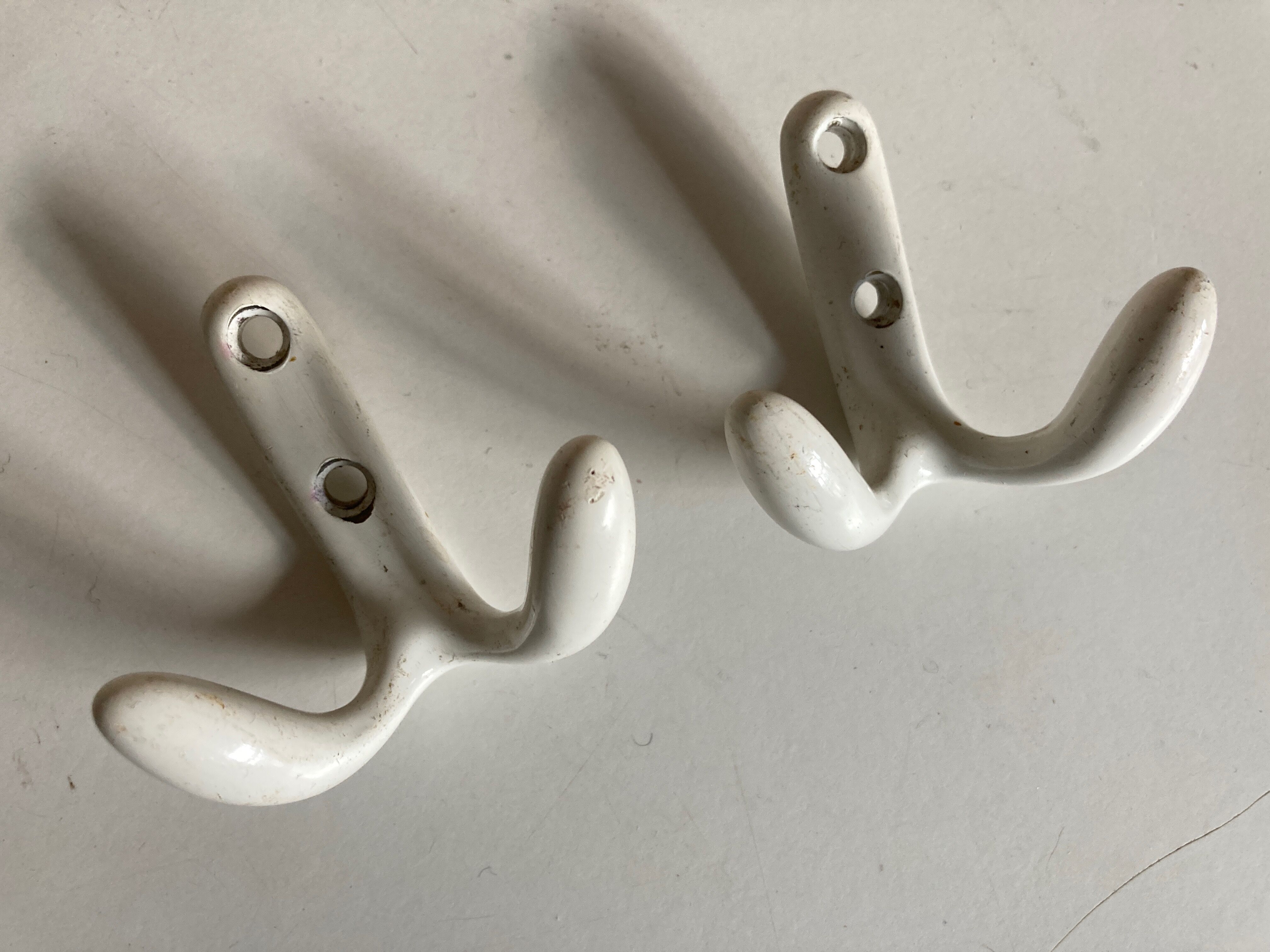 Pair of white cast iron bathroom pads 1960