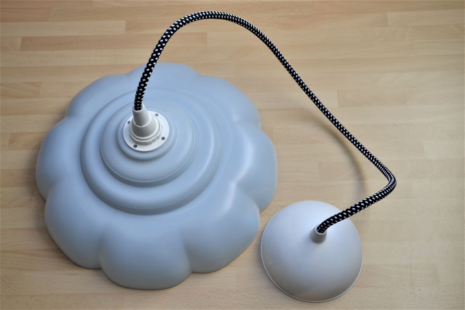 Blue suspension shaped flower and socket E14