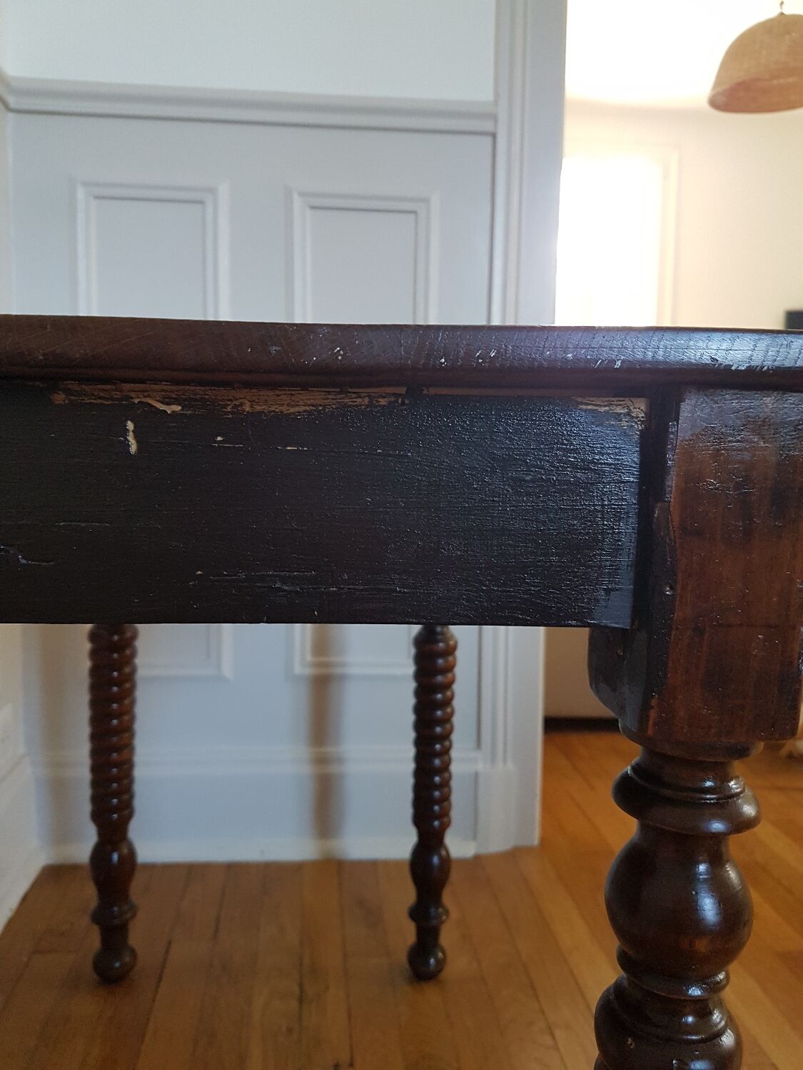 Table with turned legs