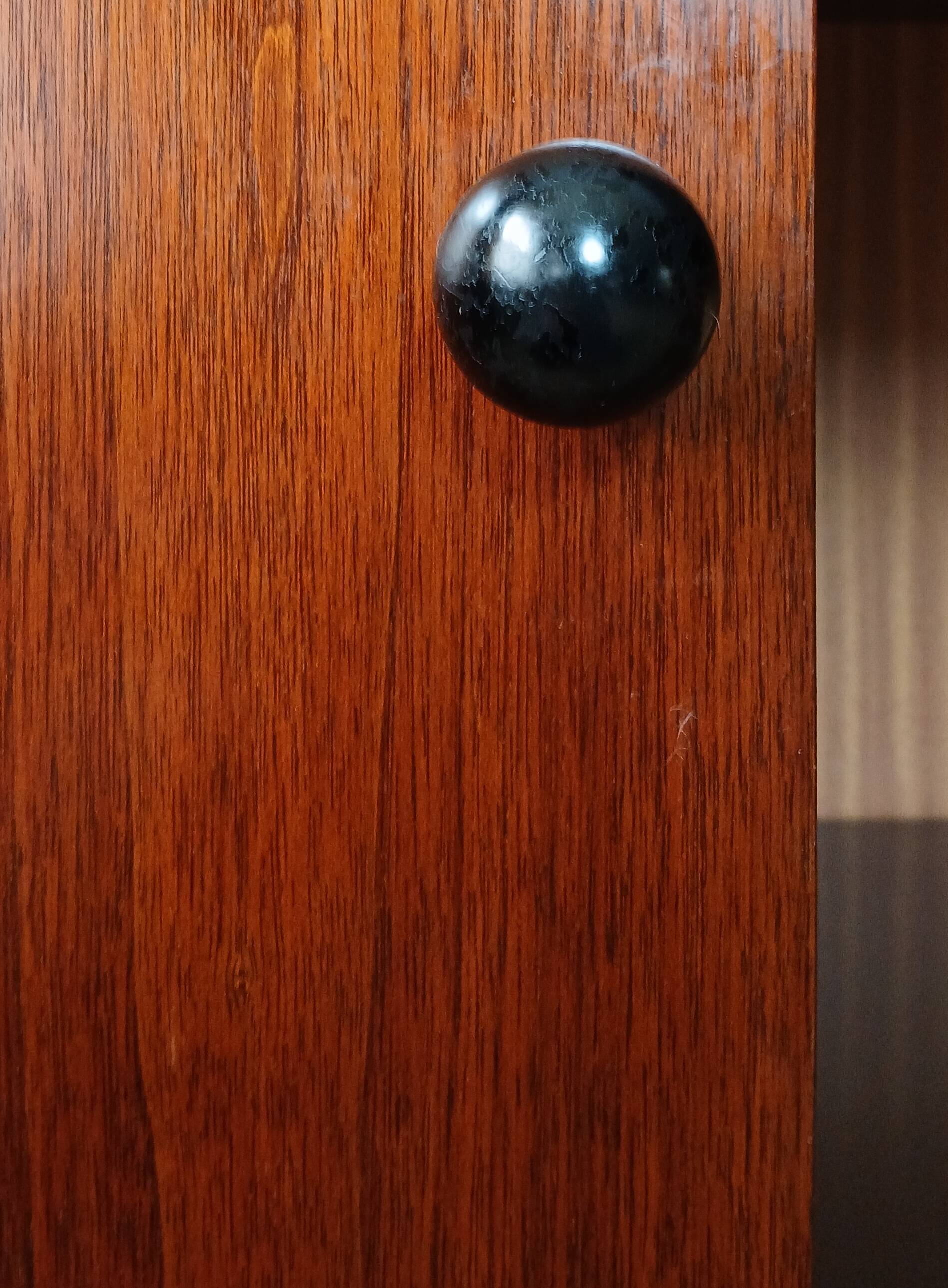 Enfilade with 2 sliding doors in the spirit of Osvaldo Borsani for Tecno. 60s.