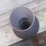 Vase design en verre opaline gris
