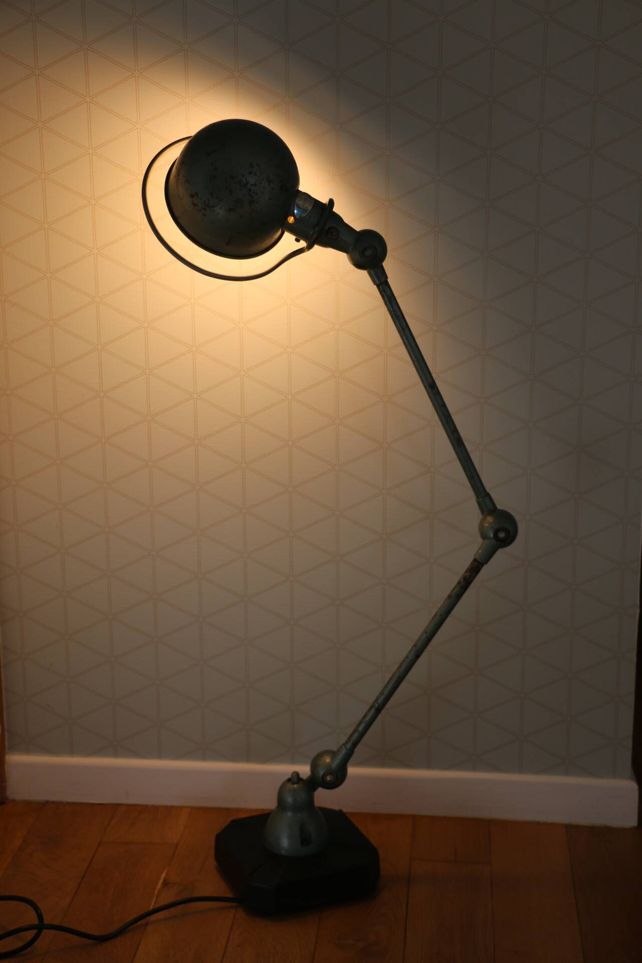 JIELDE 2-arm green lamp, 1960s square foot