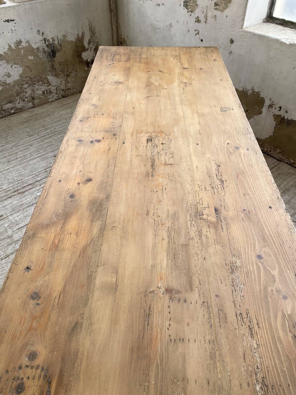 Farmhouse table with spindle legs in oak and pine, 2.5m