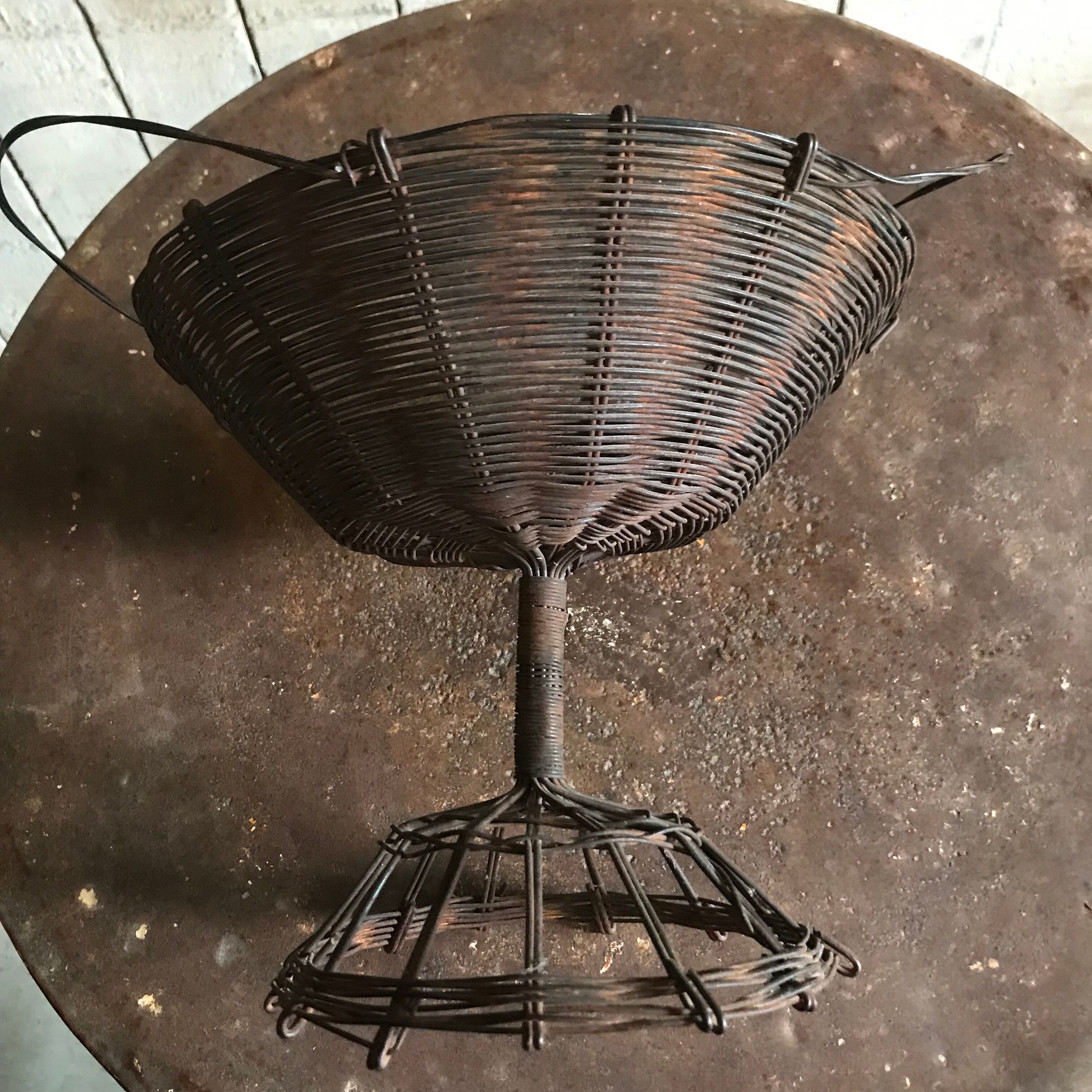 Basket fruit braided iron