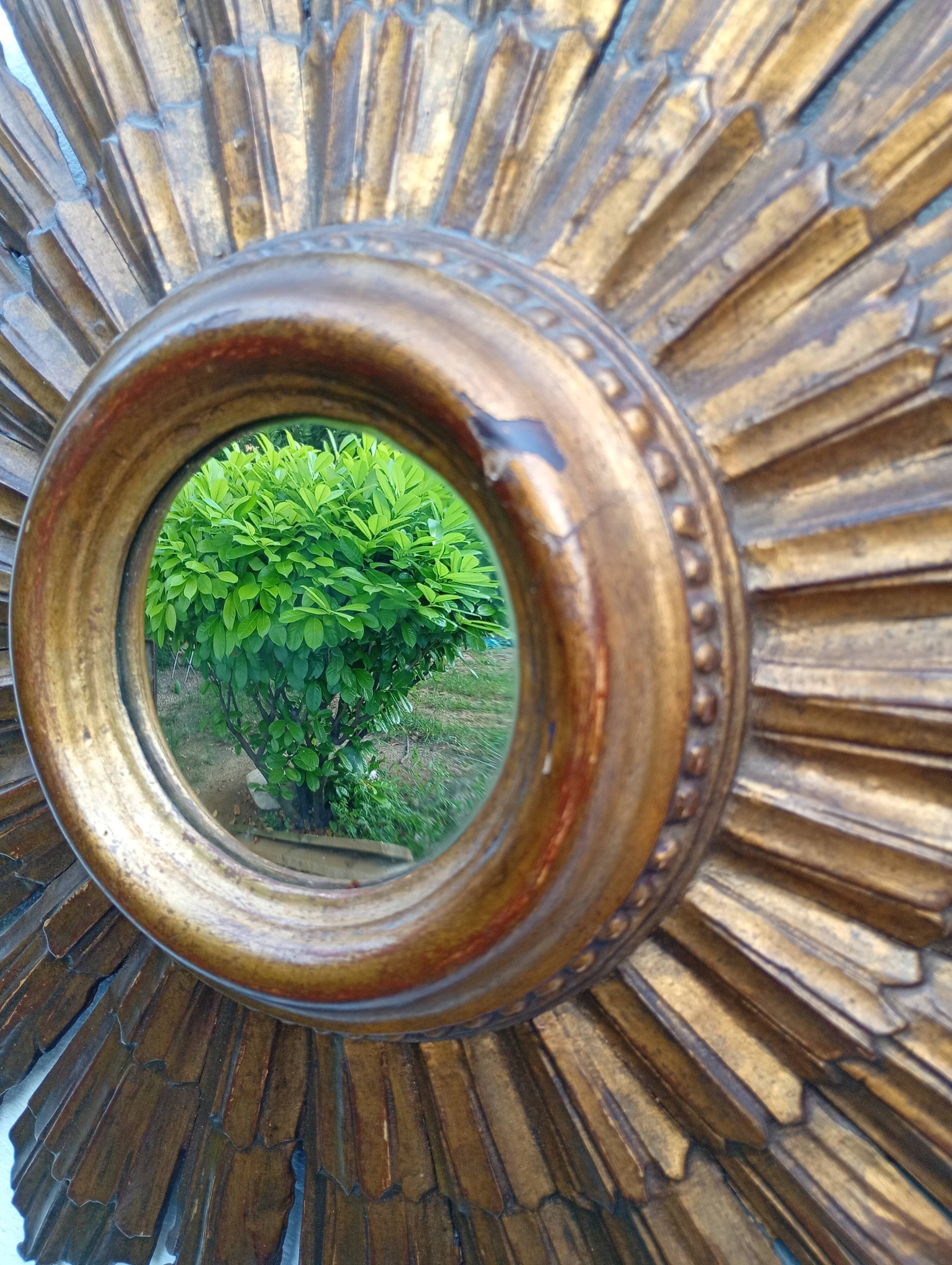 Grand miroir soleil des Pays-Bas en bois sculpté doré – années 60 m