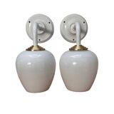 Paire d’appliques vintage en opaline blanche