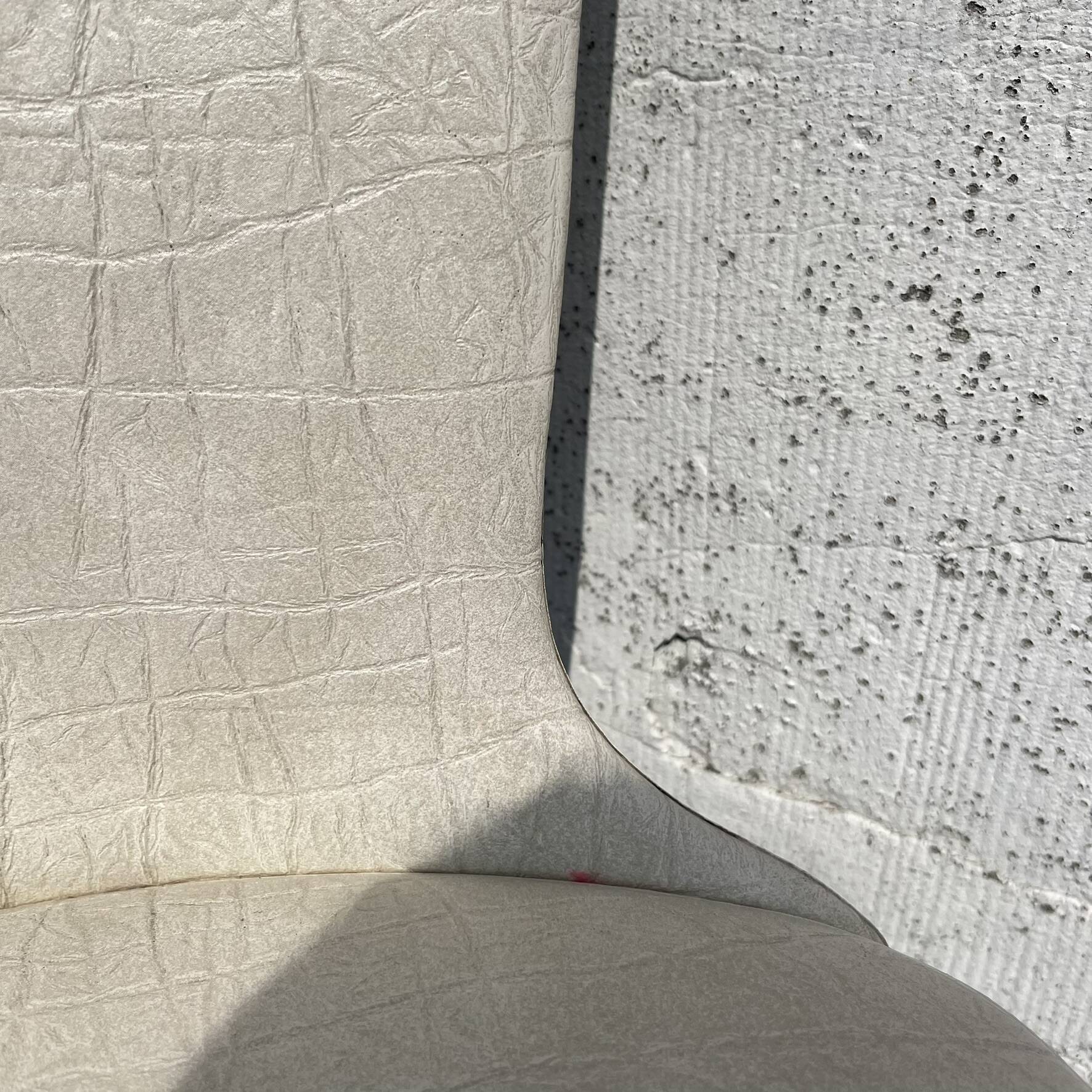 Set of 4 vintage Baumann chairs, in wood and white faux leather, model ESSOR.