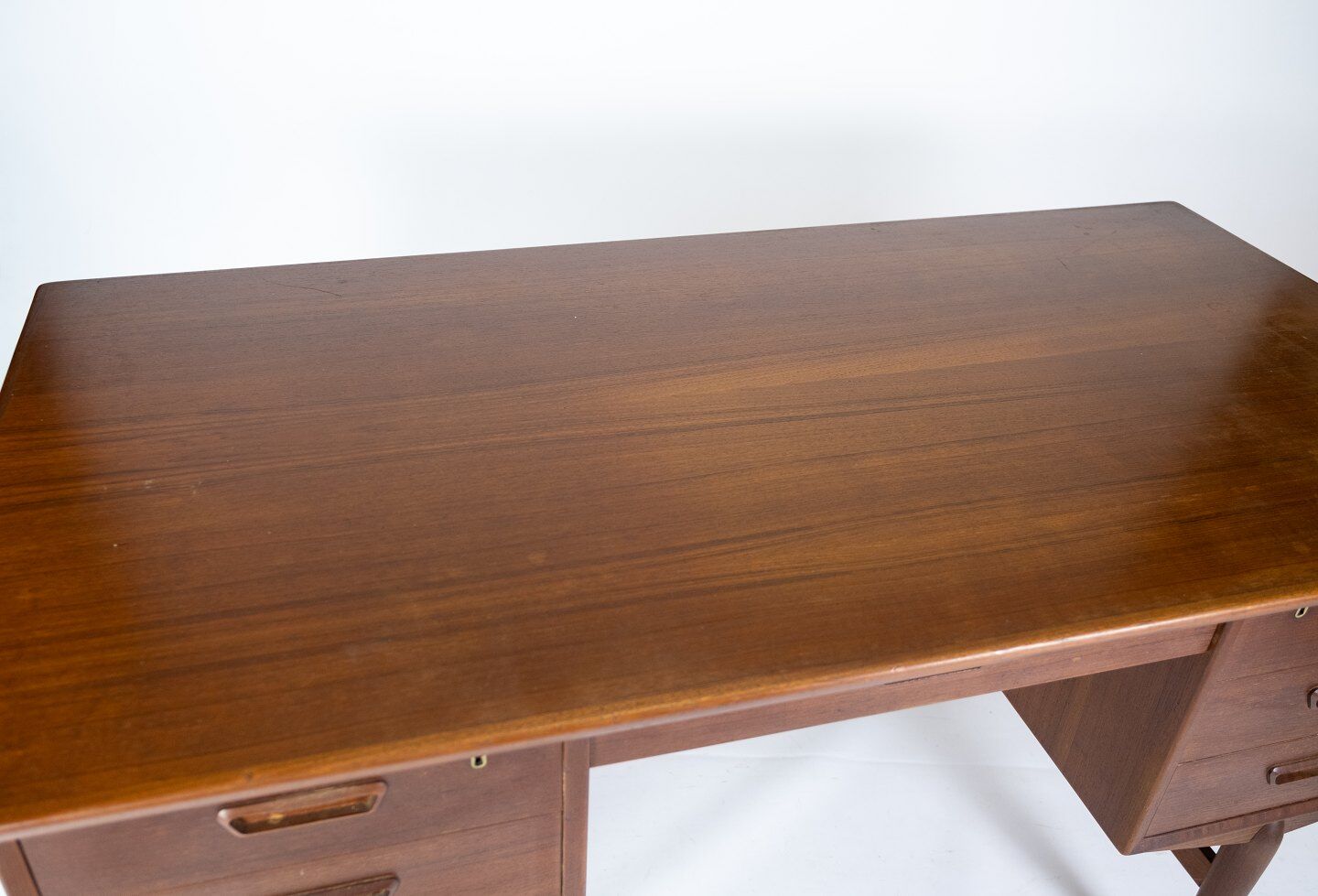 Desk in teak of danish design from the 1960s