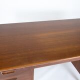 Desk in teak of danish design from the 1960s